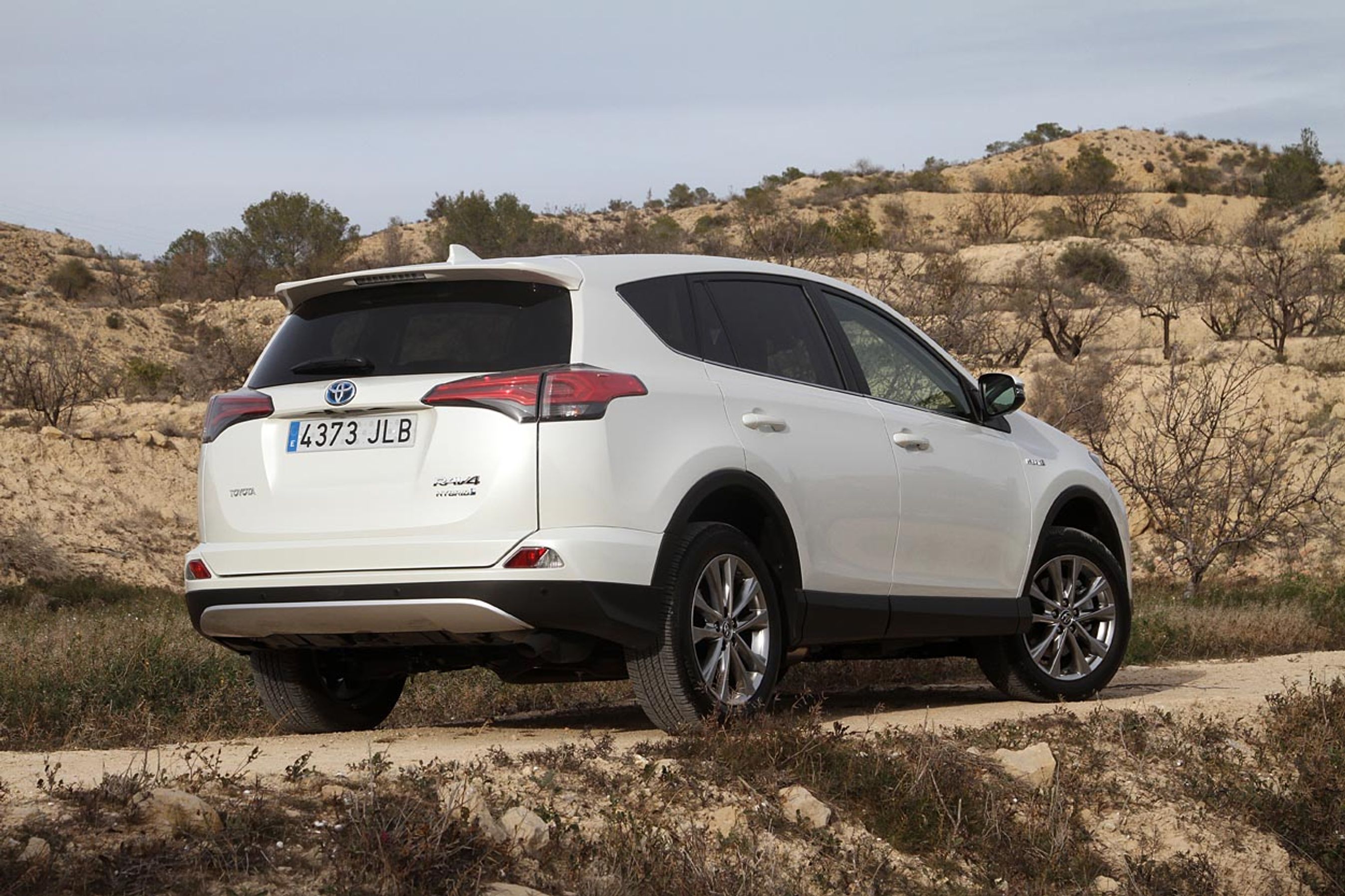 RAV4 2016 er en faceliftet udgave af fjerde generation fra 2013. Første RAV4 kom allerede i 1994 og var en af de første kompakte SUVere. Foto: Toyota