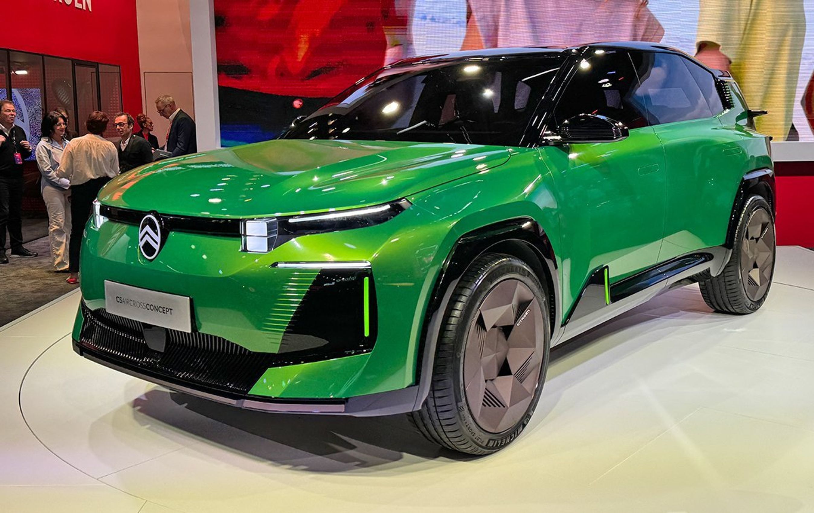 Grøn Citroën C5 Aircross forfra.