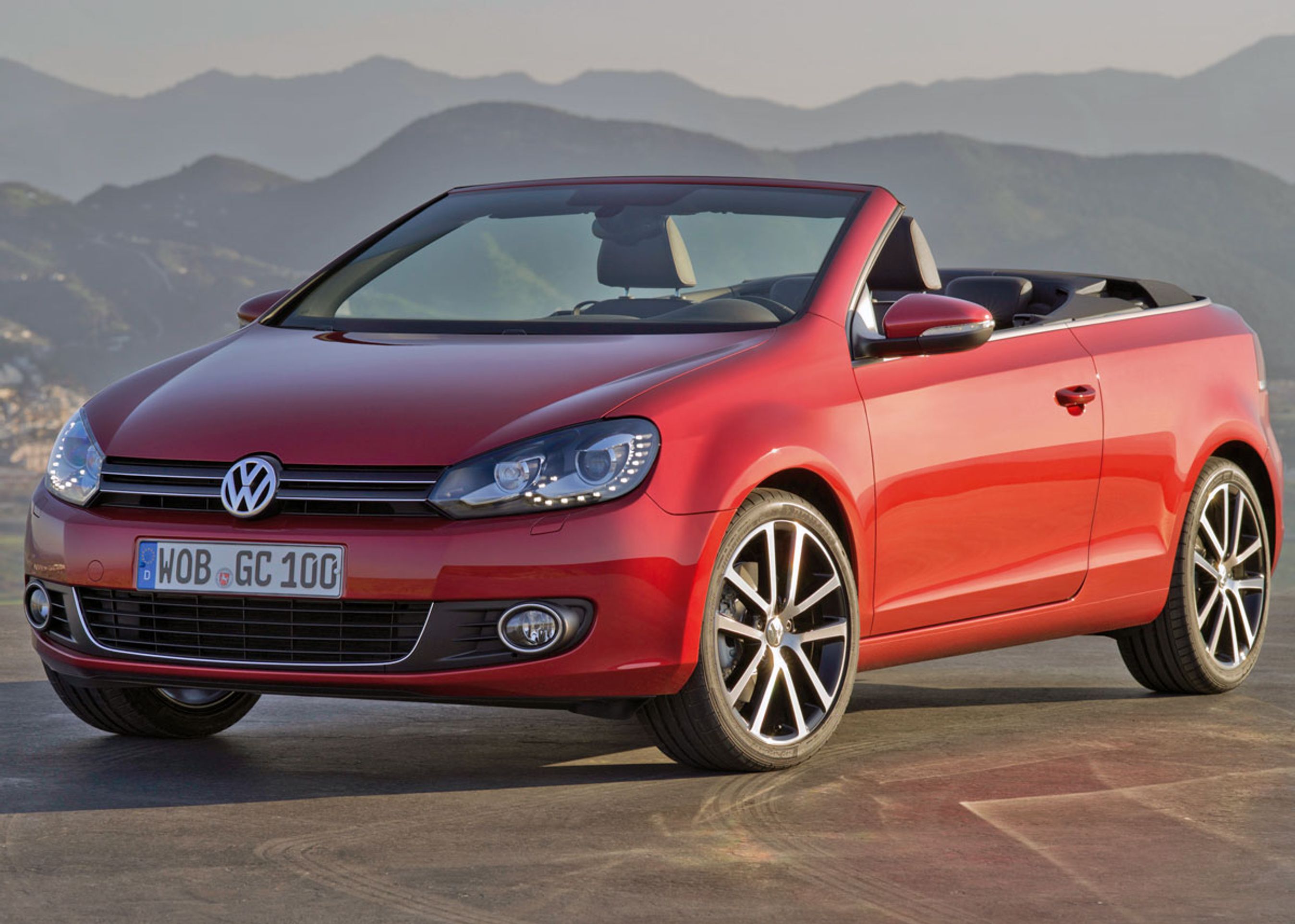 Den nye Golf Cabriolet har fronten fra den almindelig Golf 6. Forruden skråner mere.