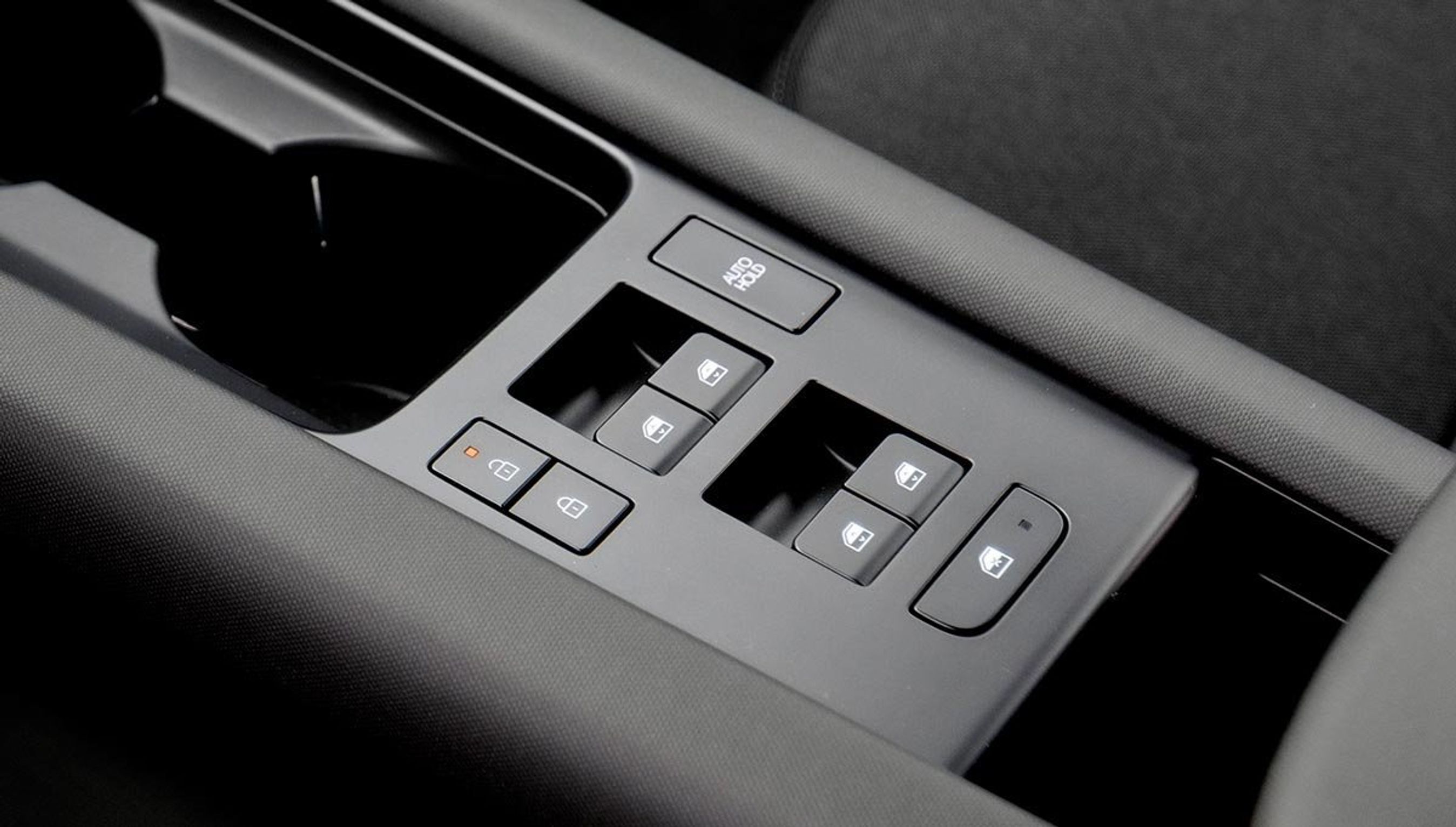 Midterkonsollen i Hyundai Ioniq 6.