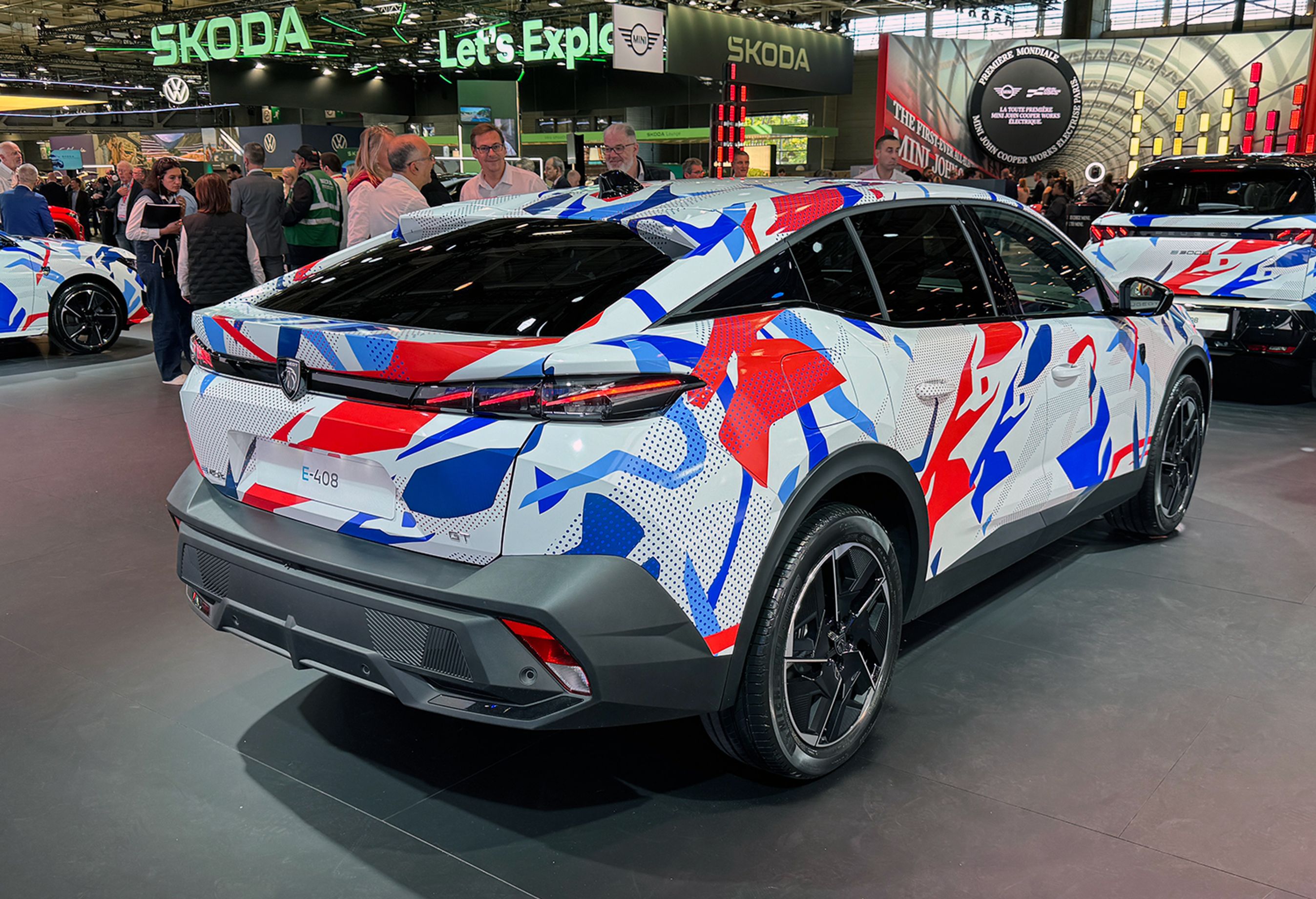 Peugeot er omsider klar med en elektrisk 408. Teknikken er 'den gamle' fra 308 m.fl. og ikke platformen fra 3008. Dansk lancering er ikke bekræftet.