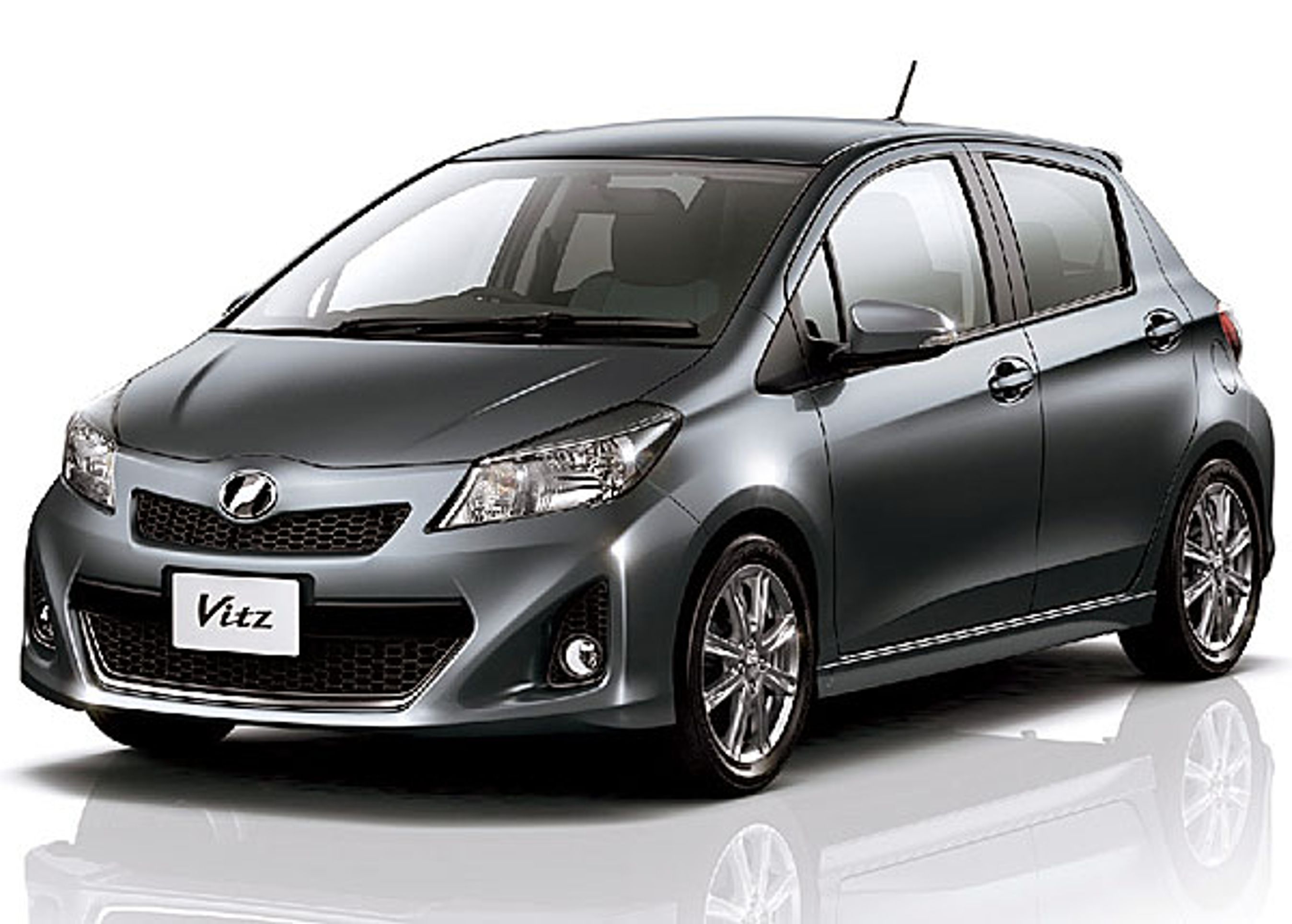 En stylet RS-udgave findes fra begyndelsen i det japanske modelprogram. I Europa har Toyota hidtil droppet den sportslige T-Sport.