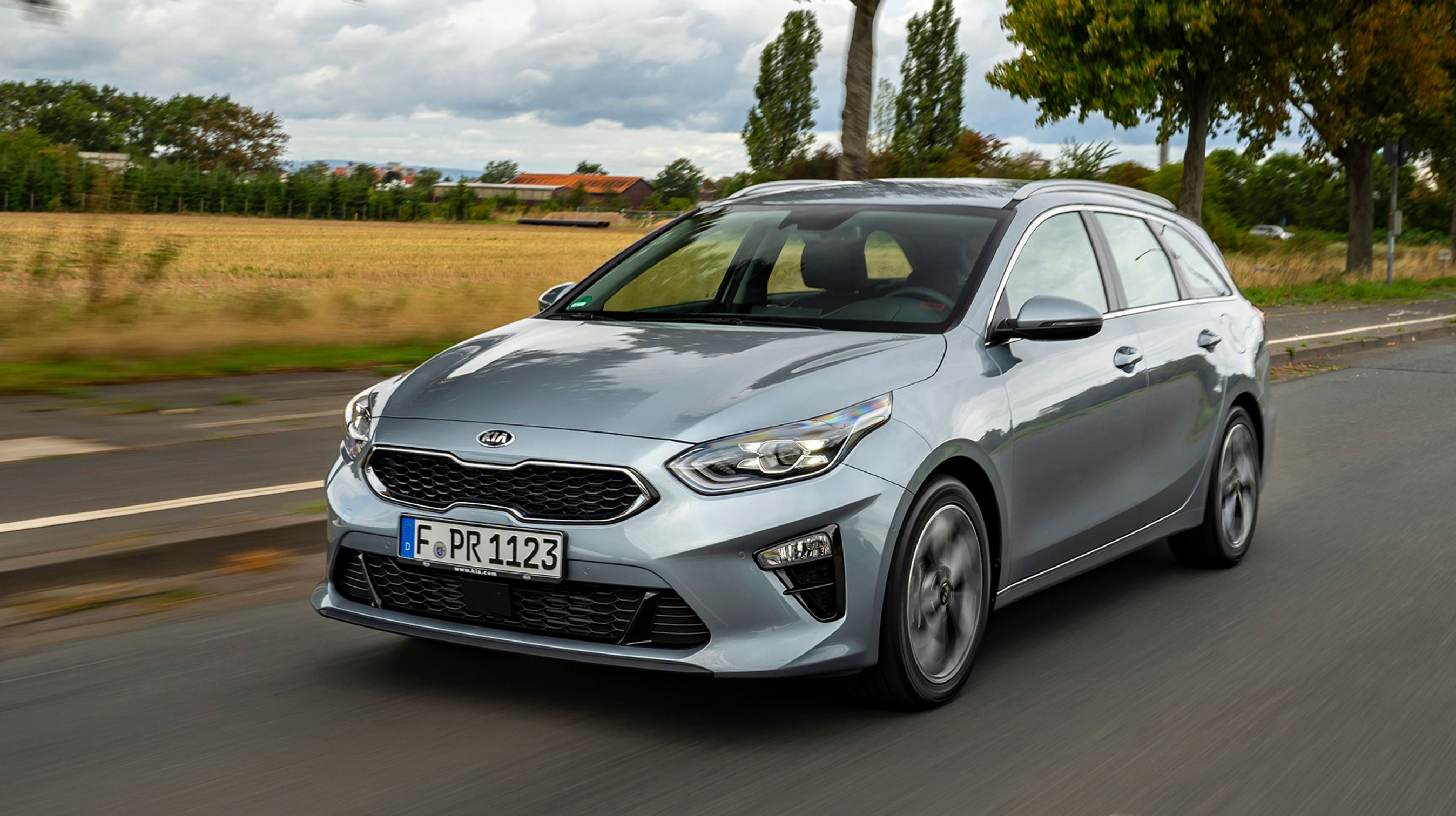 Kia Ceed-familien får nu nye motorer med mildhybrid-teknik, der kombineres med en elektronisk styret kobling. Det giver pæne reduktioner i forbruget.