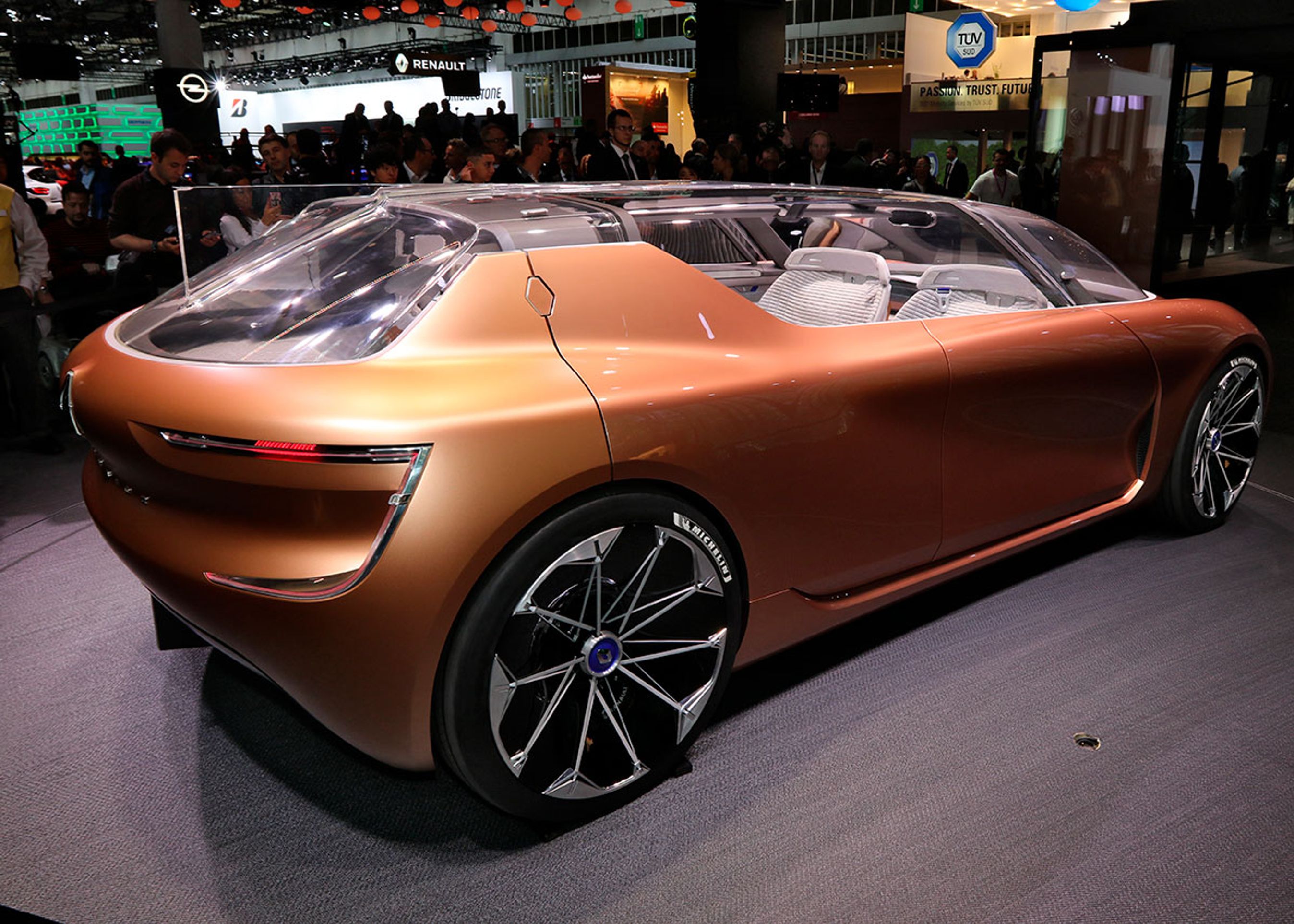 Symbioz er en lille forsmag på næste generation af Renaults modeller, men der er nok ikke meget, man skal tage konkret.