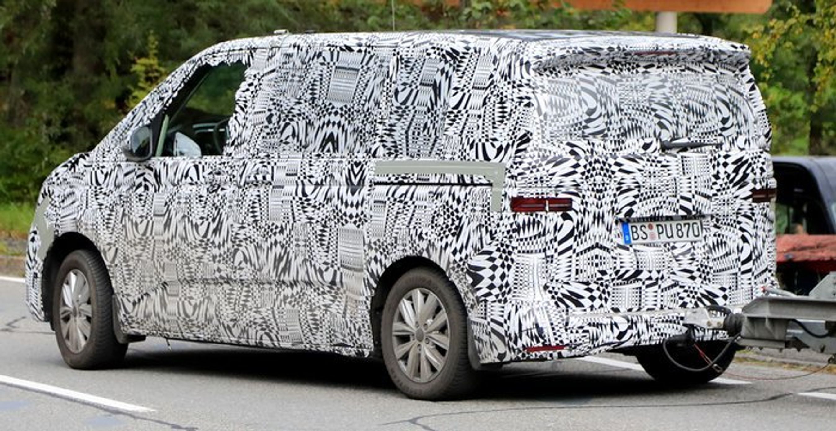 VW T7 bliver som nu en minibus med skydedør(e).