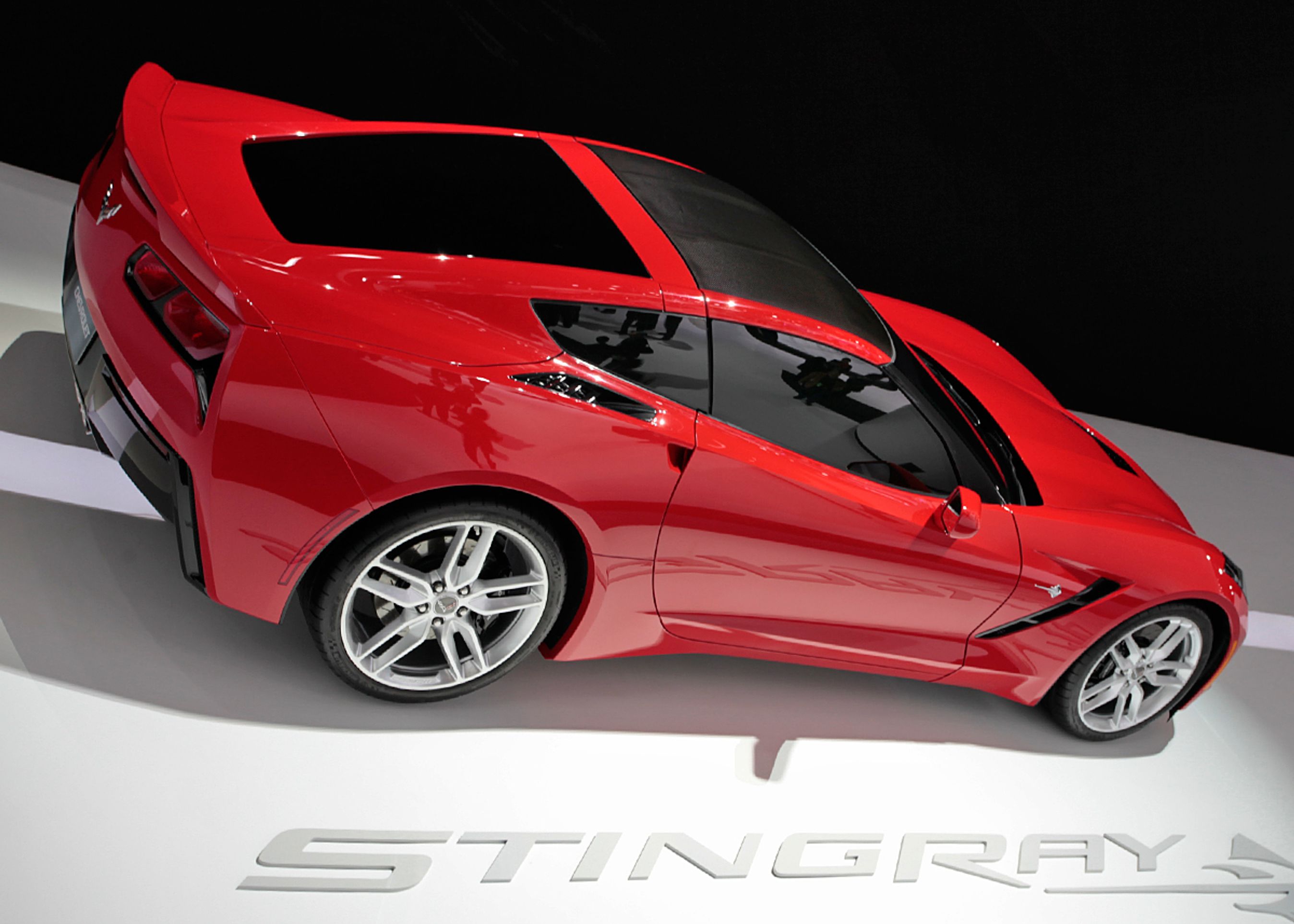 Det er lykkedes designerne at tegne en ny Corvette, der har tydelige træk fra tidligere modeller, men som samtidig er moderne i sit udtryk.