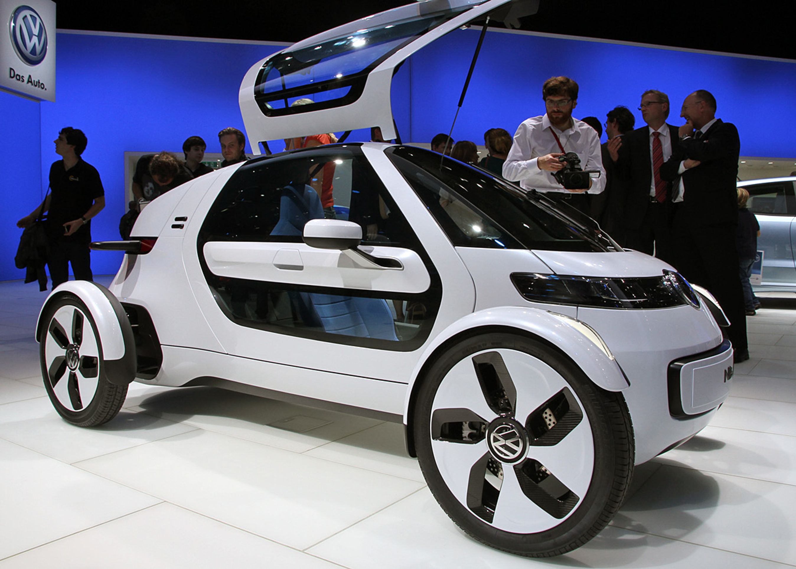 Nils er tre meter kort og har fire fritstående hjul.