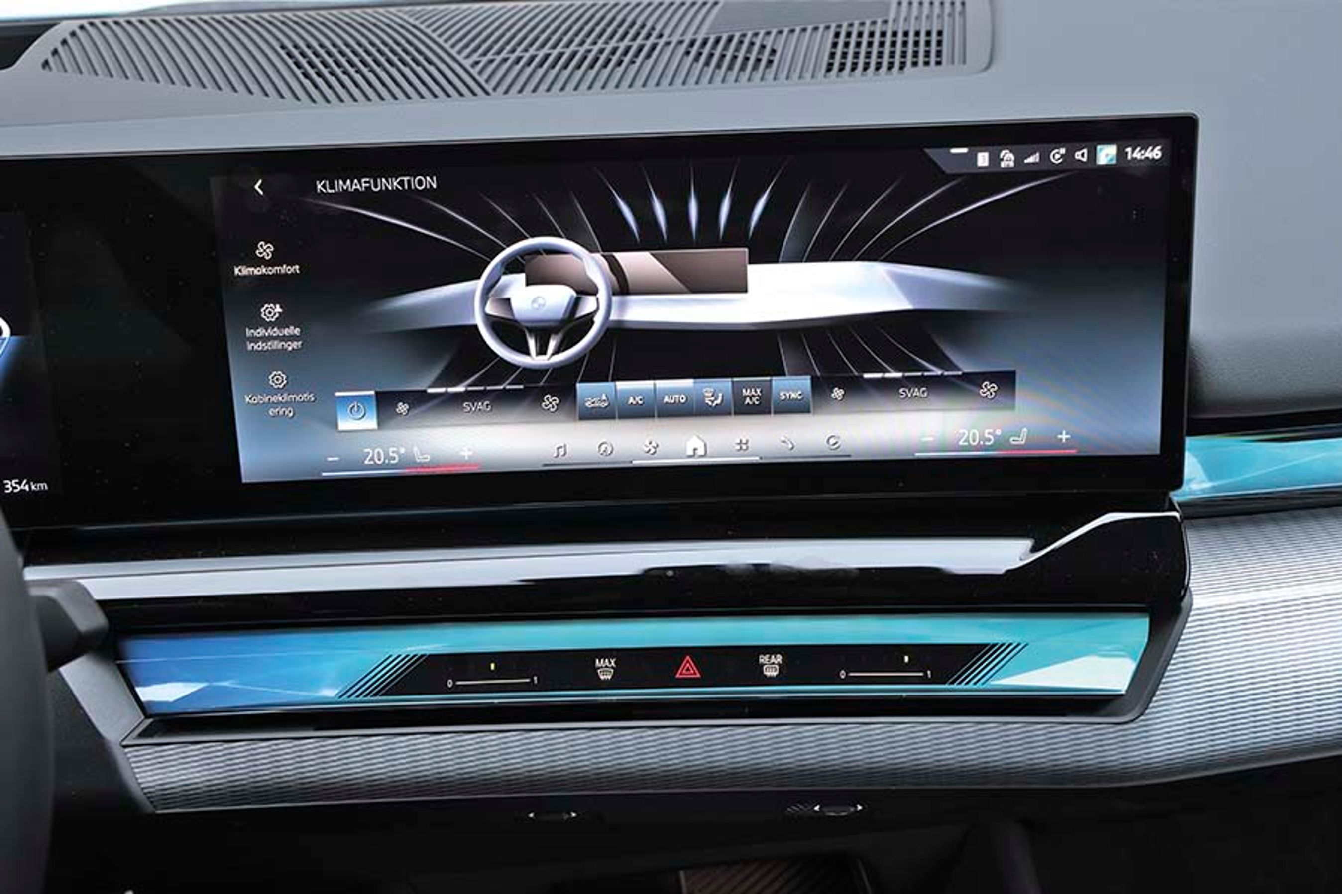 Fra en særlig klima-menu kan man styre luftfordelingen i kabinen, ligesom man kan justere retningen af luftstrømmene fra klimanlægget mange udblæsningskanaler.