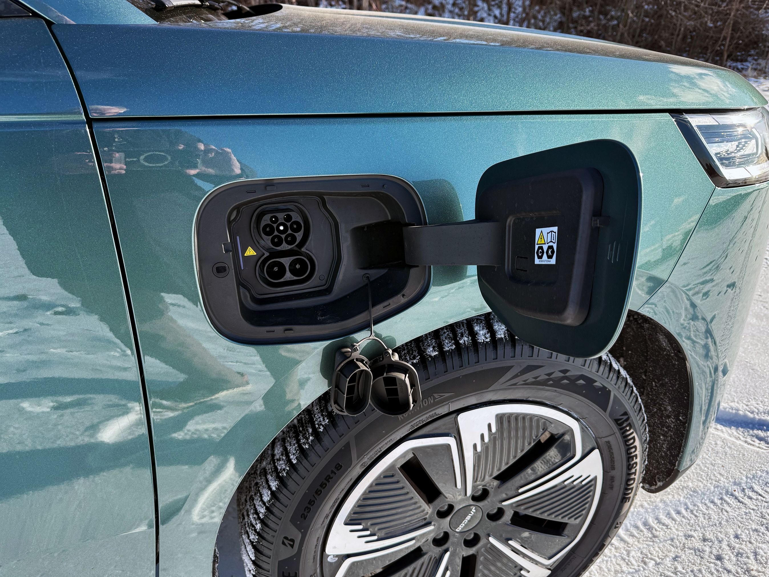 Ladestik på en Jaecoo J5 EV