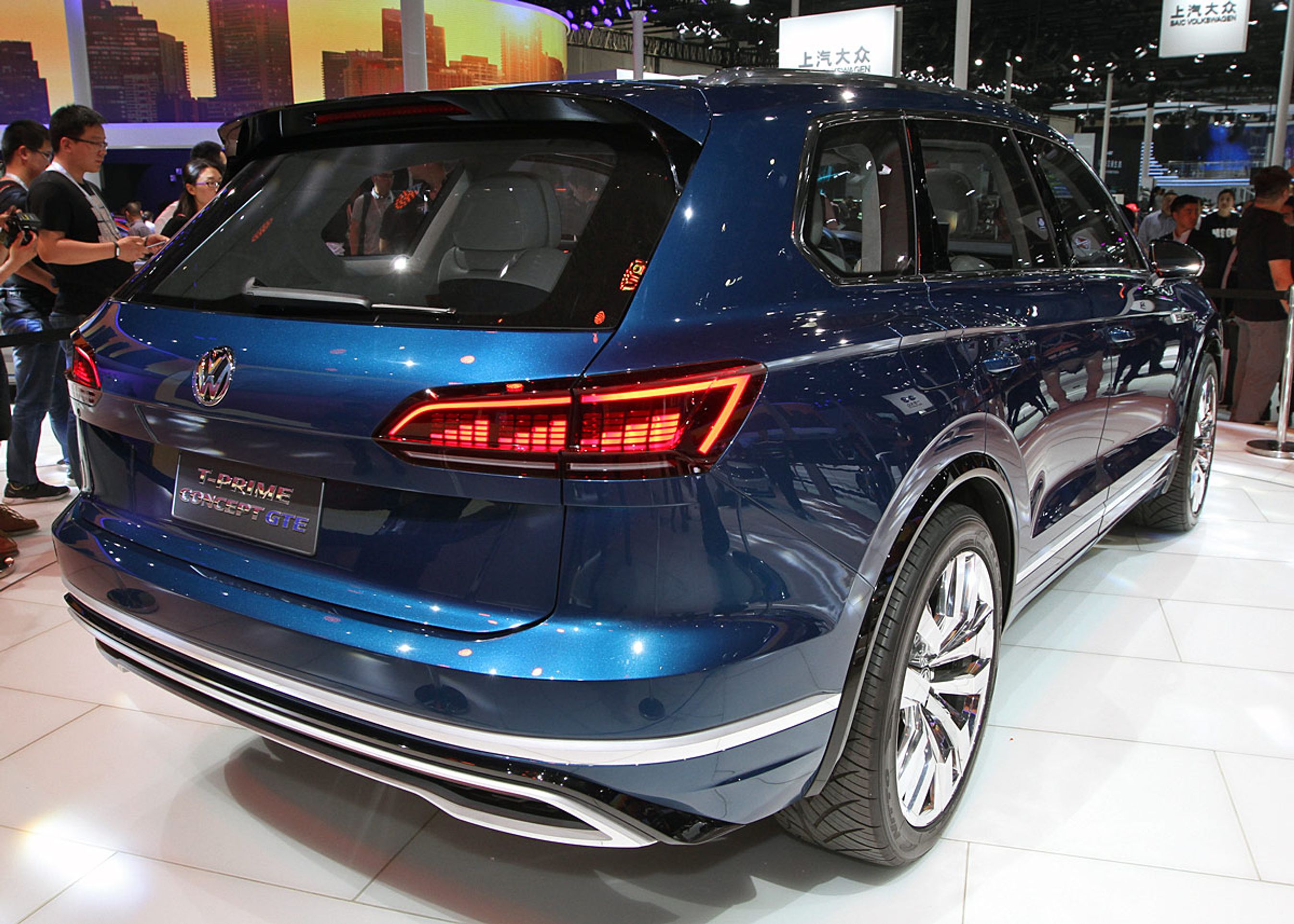 Baglygterne er et markant nyt stiltræk. Vi kan vente, at de går uændret i produktion, i det mindste i topudgaverne.