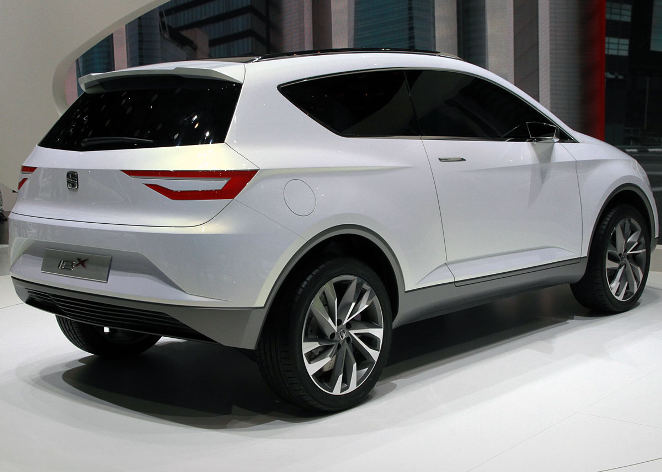 Ud over at at indikere at en SUV-model må være på vej, viser Seat IBX flere træk af Seats nye designline. Konceptbilen IBE fra 2010 slog først tonen an til endnu en ny designstil. Seat har skiftet spor adskillige gange de seneste ti år - hver gang mærket har fået ny designchef. Designlinjen har aldrig rigtig nået at omfatte alle modeller, før en ny designchef kom til.