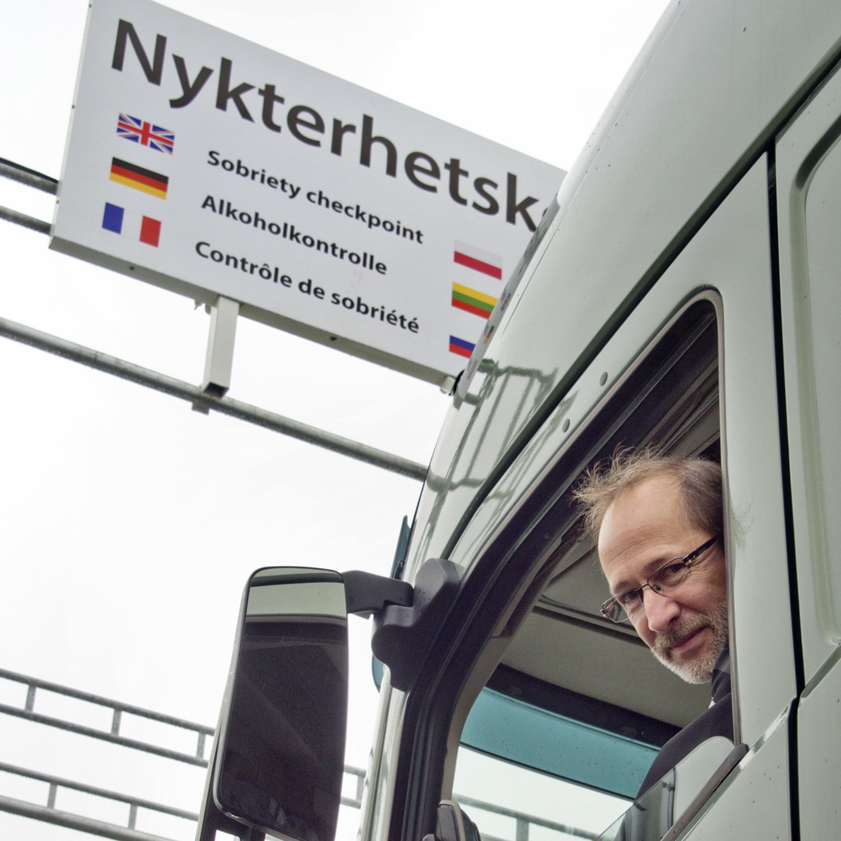 Lastbilchauffører skal nu forbi en automatisk alkoholtester, når de kører i land fra færger i Gøteborg.