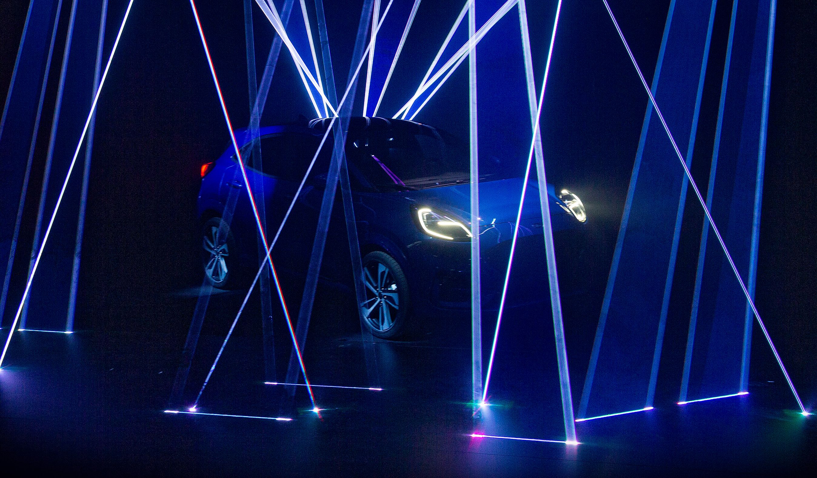 Puma er indtil videre kun vist ved en hurtig forbikørsel på en mørk scene.