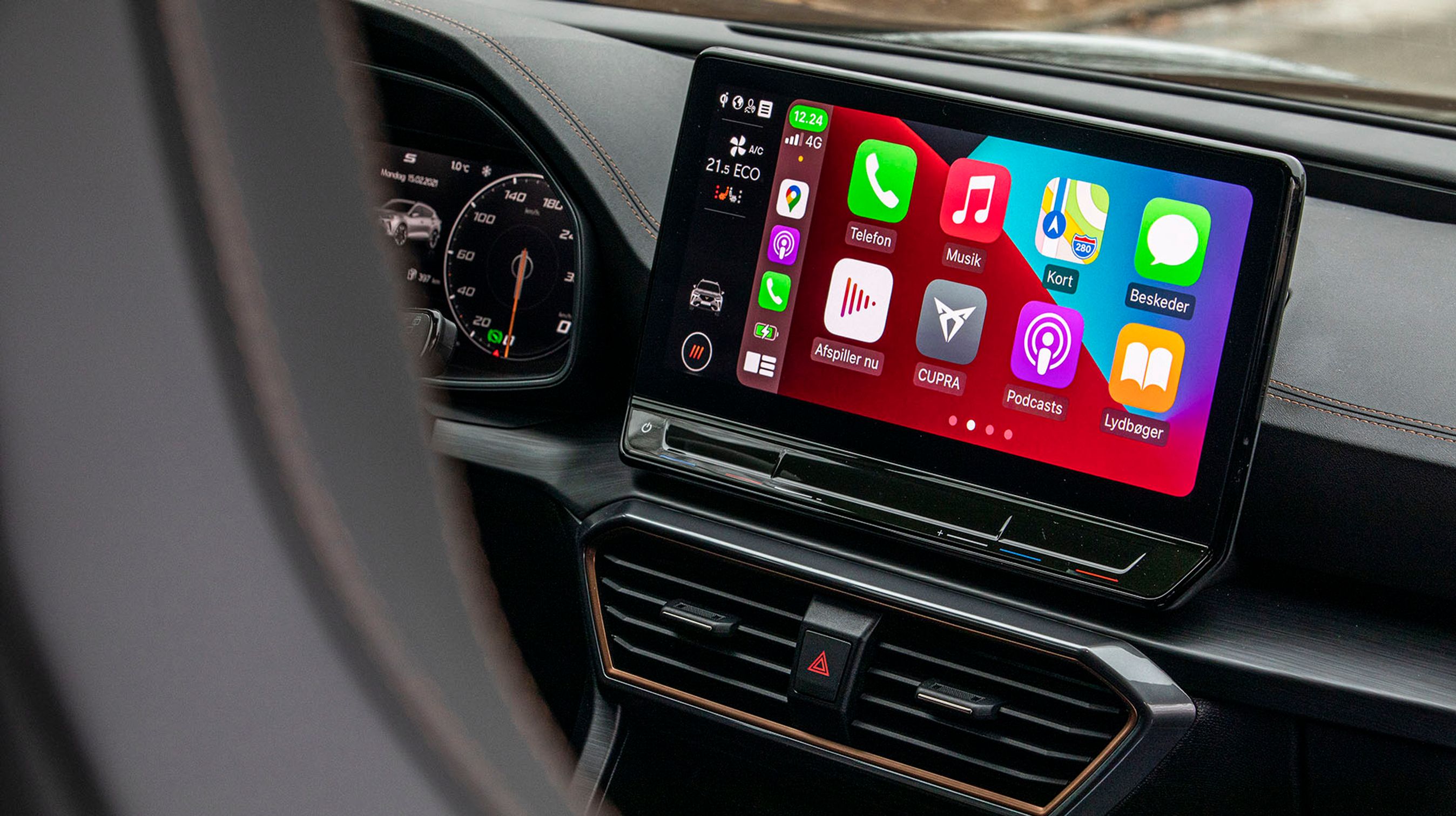 Som standard er bilen udstyret med mulighed for at koble telefonen trådløst op til enten Apple CarPlay eller Android Auto. Det fungerer glimrende!