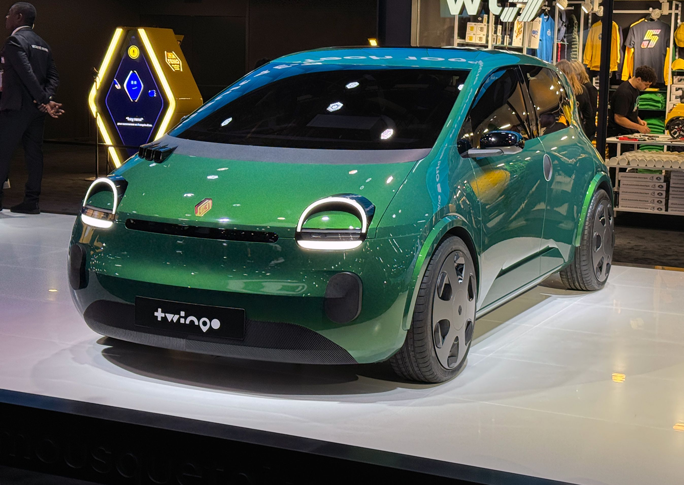 Renault Twingo her er stadig en konceptudgave, men den lille og formentlig rigtig billige elbil går i produktion i 2026.