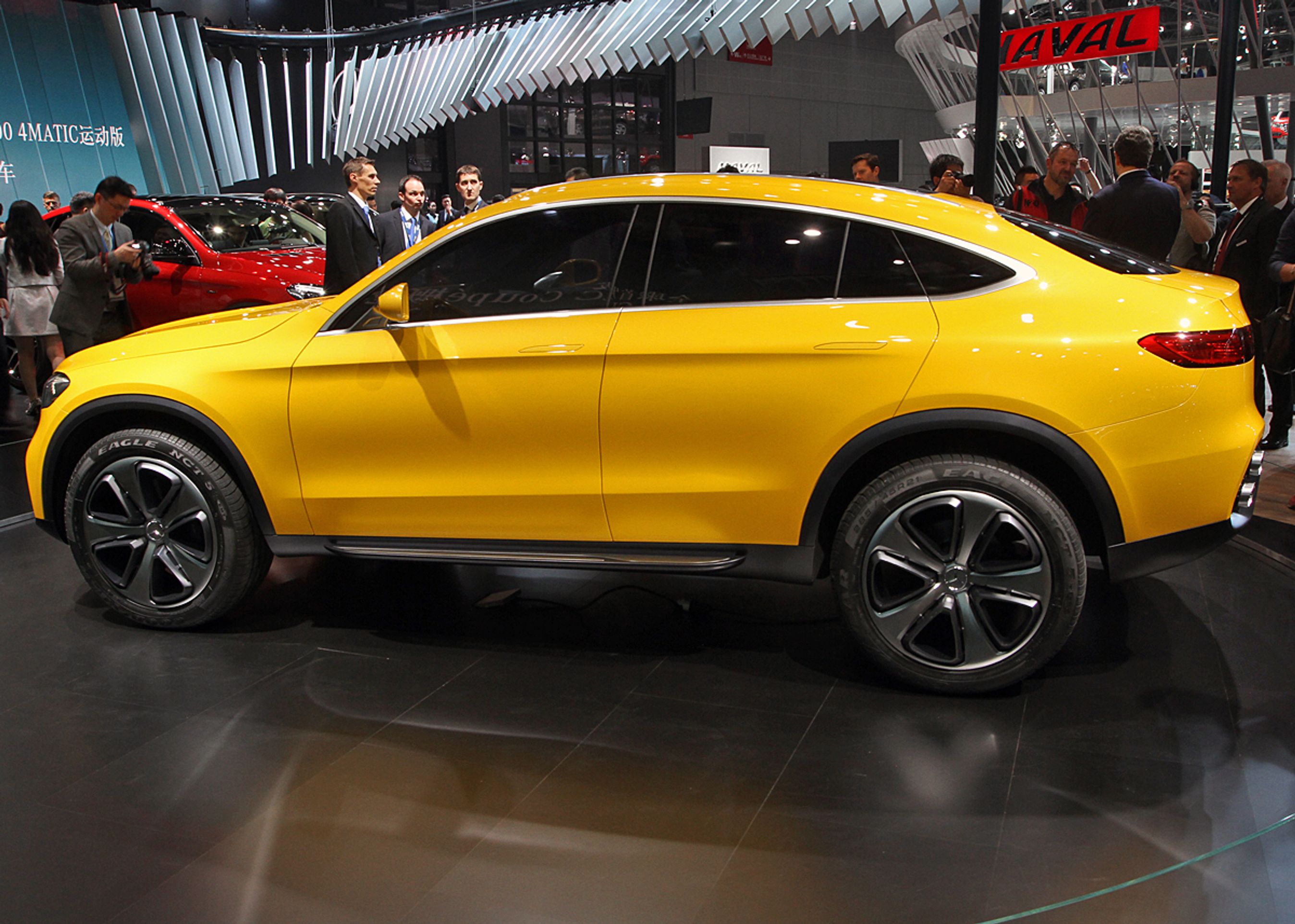 Mercedes-Benz GLC Coupe kaldes en konceptbil, men set i profil er det den fædige bil, muligvis fælgene undtaget. Fotos: Torben Arent