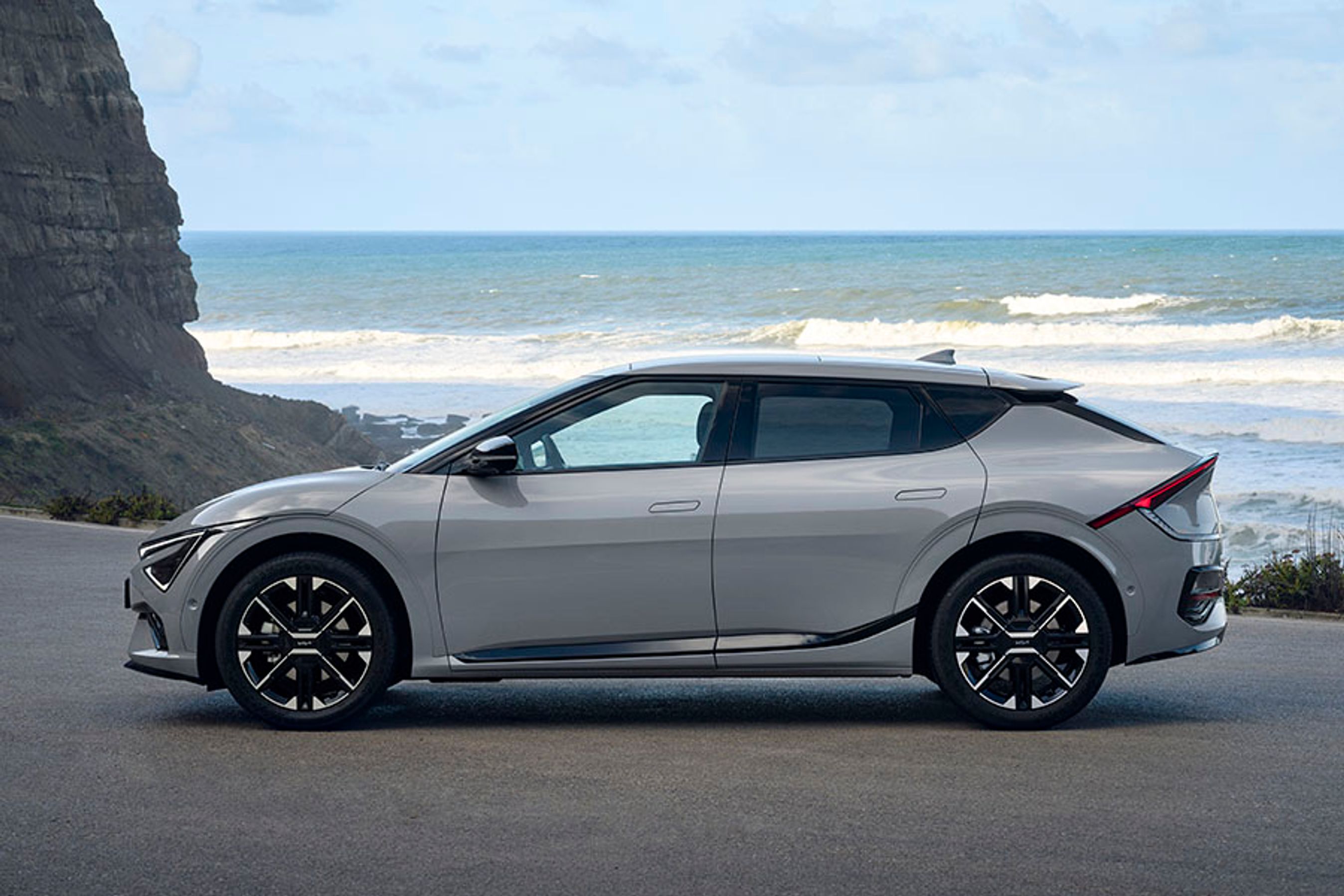 Der er nye farver på programmet, ligesom fælgdesignet er nyt. Der er valg mellem 19- og 20-tommer hjul, men i denne GT-Line ser de altid således ud.