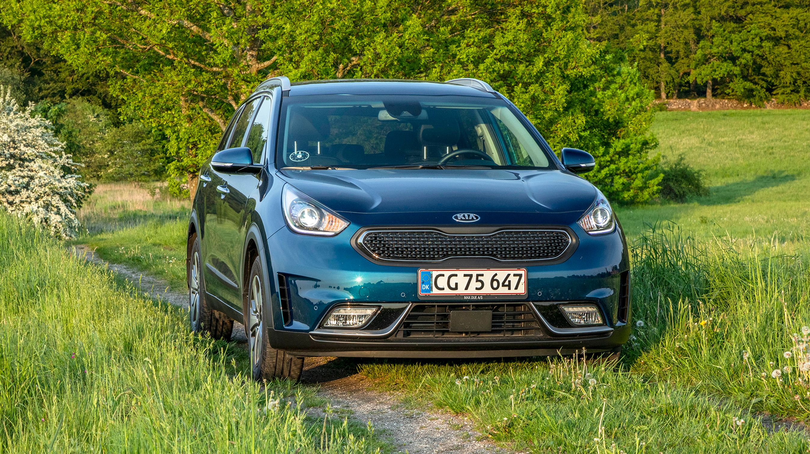 Træerne vokser ikke ind i himlen, og selvom Niro Hybrid har et batteri, så lyder 20,8 km/l ikke som det, der redder Jorden. Men den kører dog 30 pct. længere literen end en Ceed med tilsvarende motorkraft.