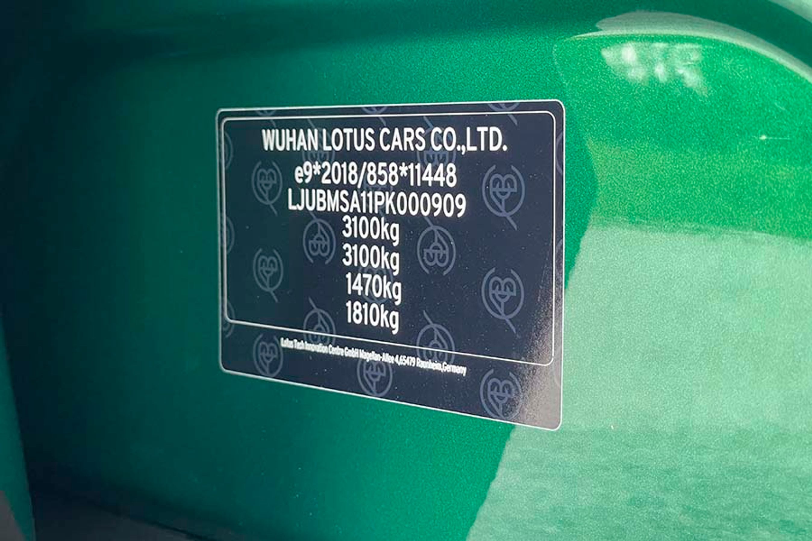 Eletre er en tung bil, der må trække meget. Den fremstilles på en Geely-fabrik i Wuhan, Kina.