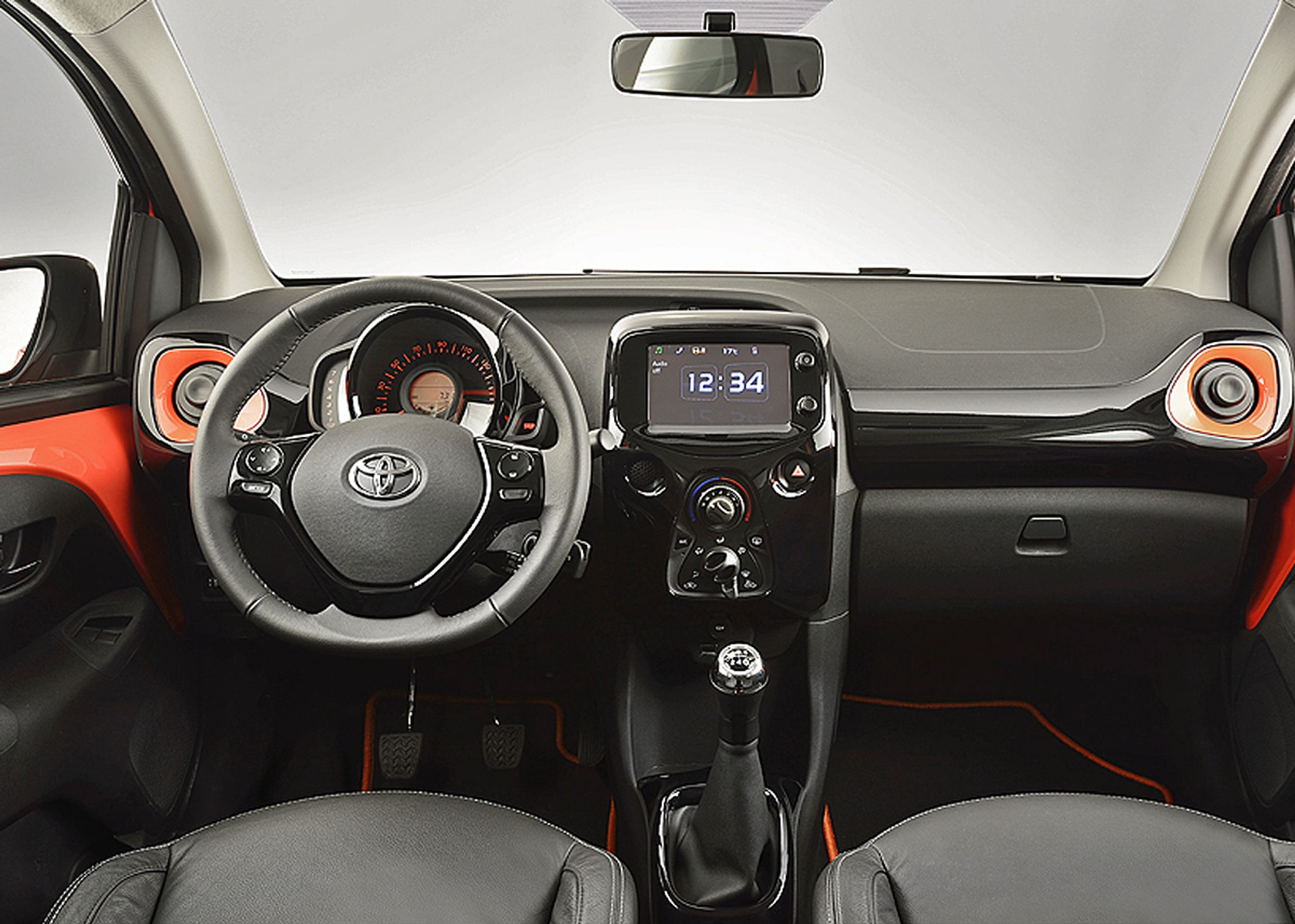 Farver efetr eget valg og stor underholdningsskærm - Toyota er med Aygo i front med de nye tider.