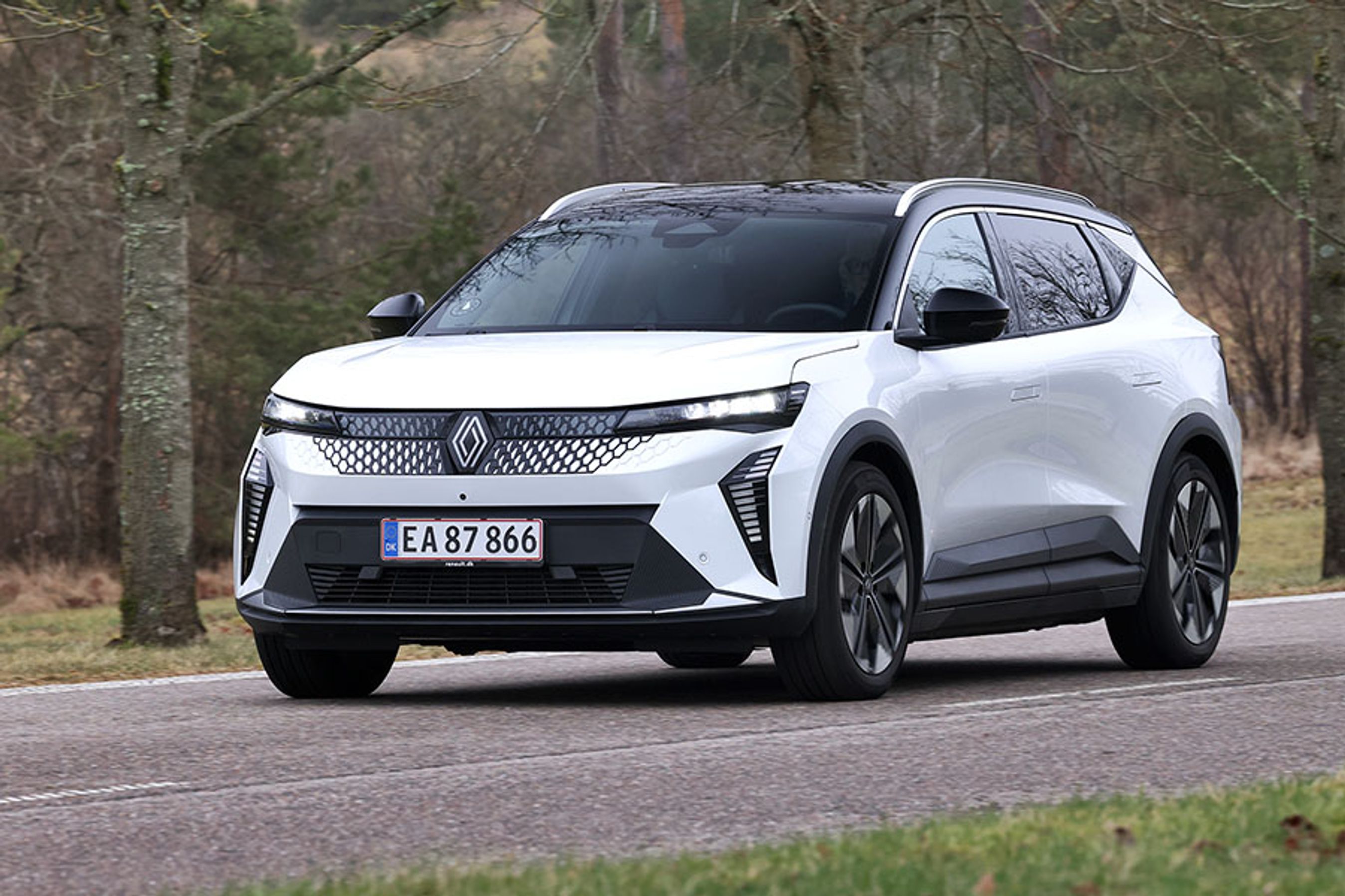 Designet på Scenic er meget vellykket, og man kan næsten ikke se, at der er tale om en stor og rummelig bil.