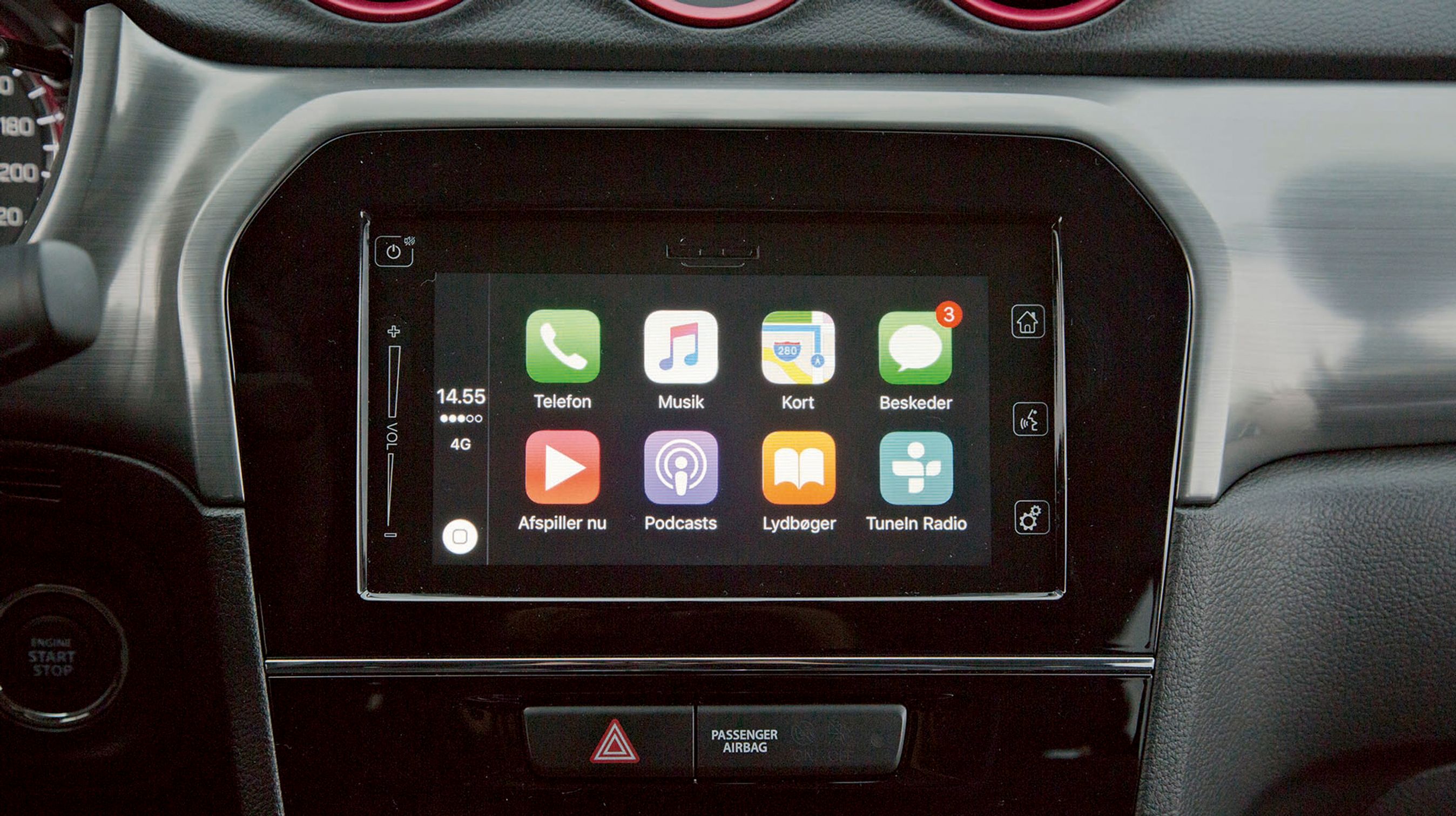 Med Apple CarPlay kan man styre sin iPhone. Trykskærmen driller lidt.