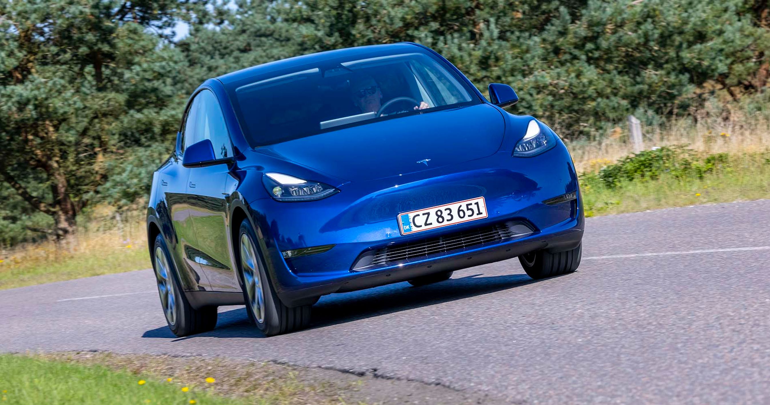 Tesla Model Y set forfra
