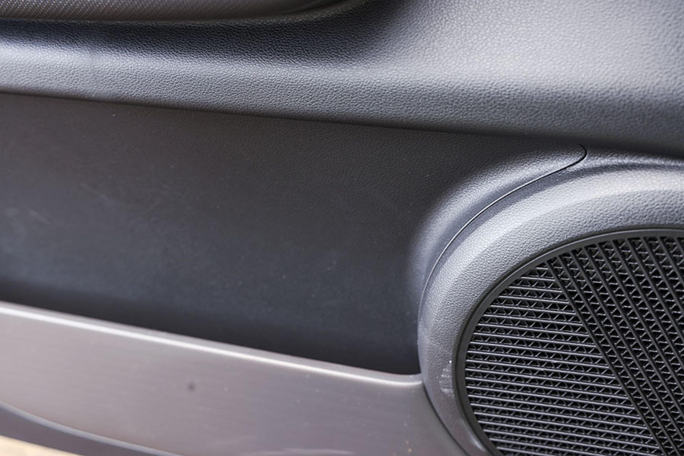 Dørlommerne er små, smalle og svære at bruge til noget fornuftigt.