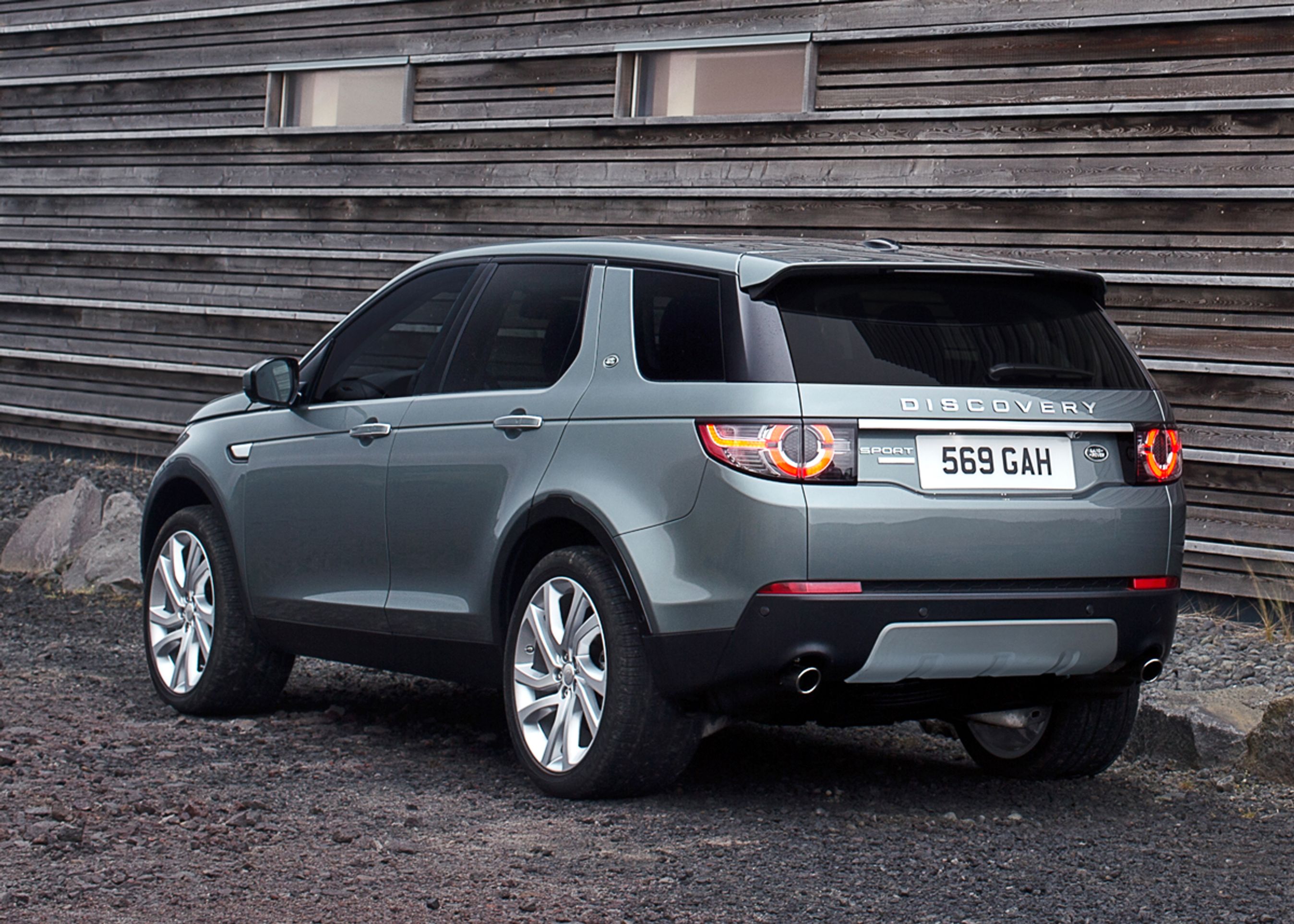 Discovery Sport er kun ni cm længere end Freelander, men har fået plads til tre sæderækker. Fotos: Land Rover