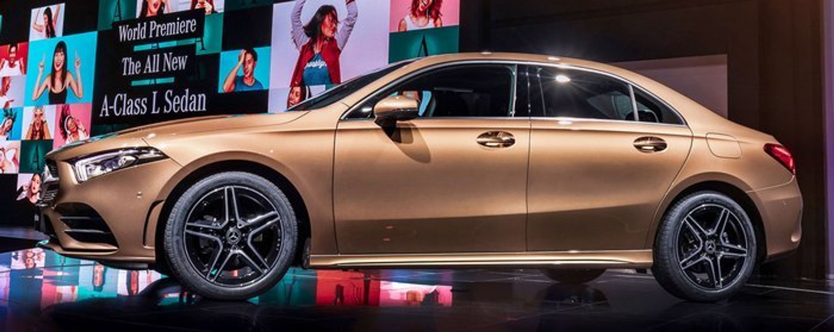 A-klasse sedan i profil.