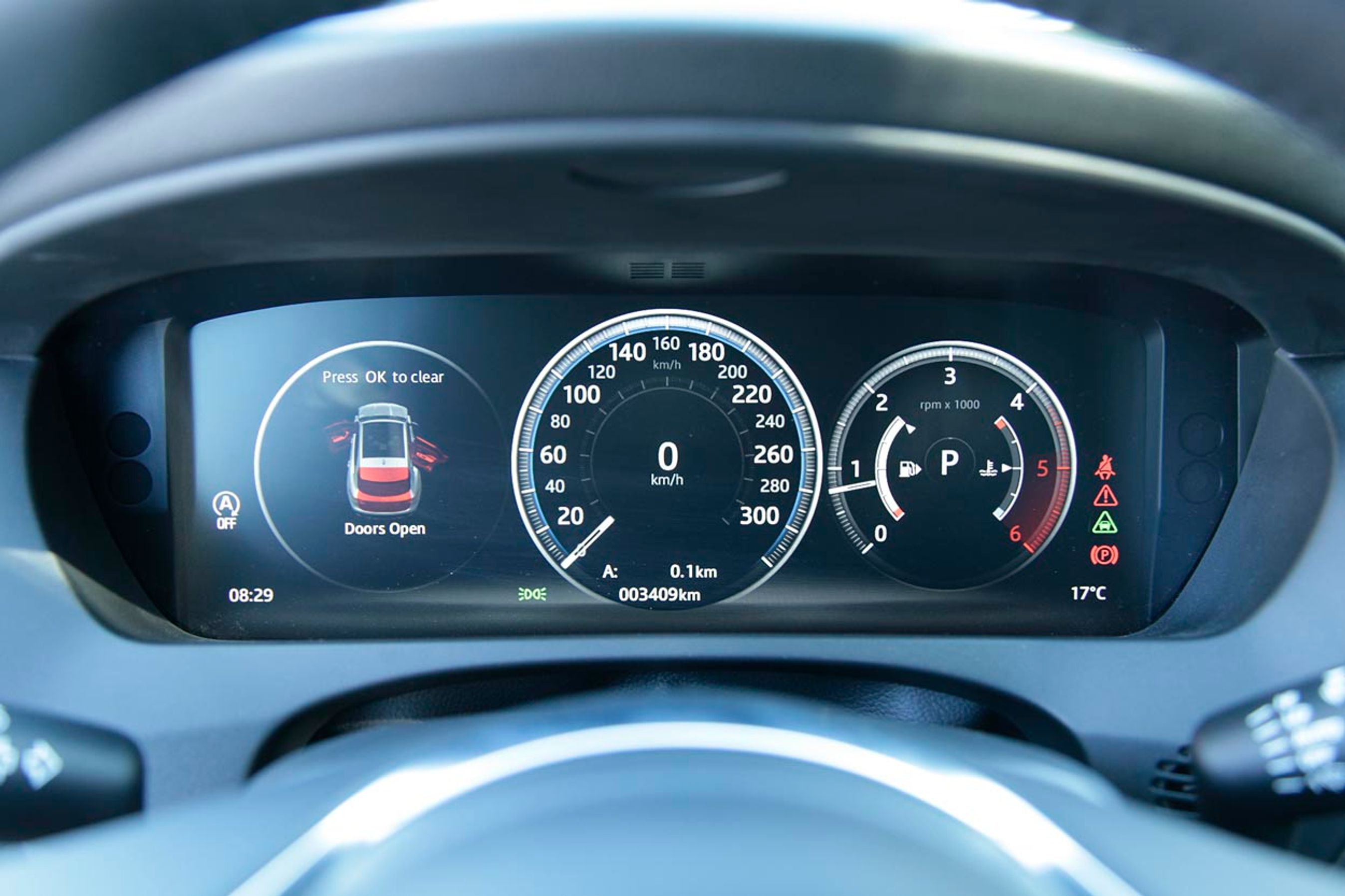 Den digitale instrumentering skifter udseende, når du skifter køreprogram, og kan også kombineres med navigationsanlægget.