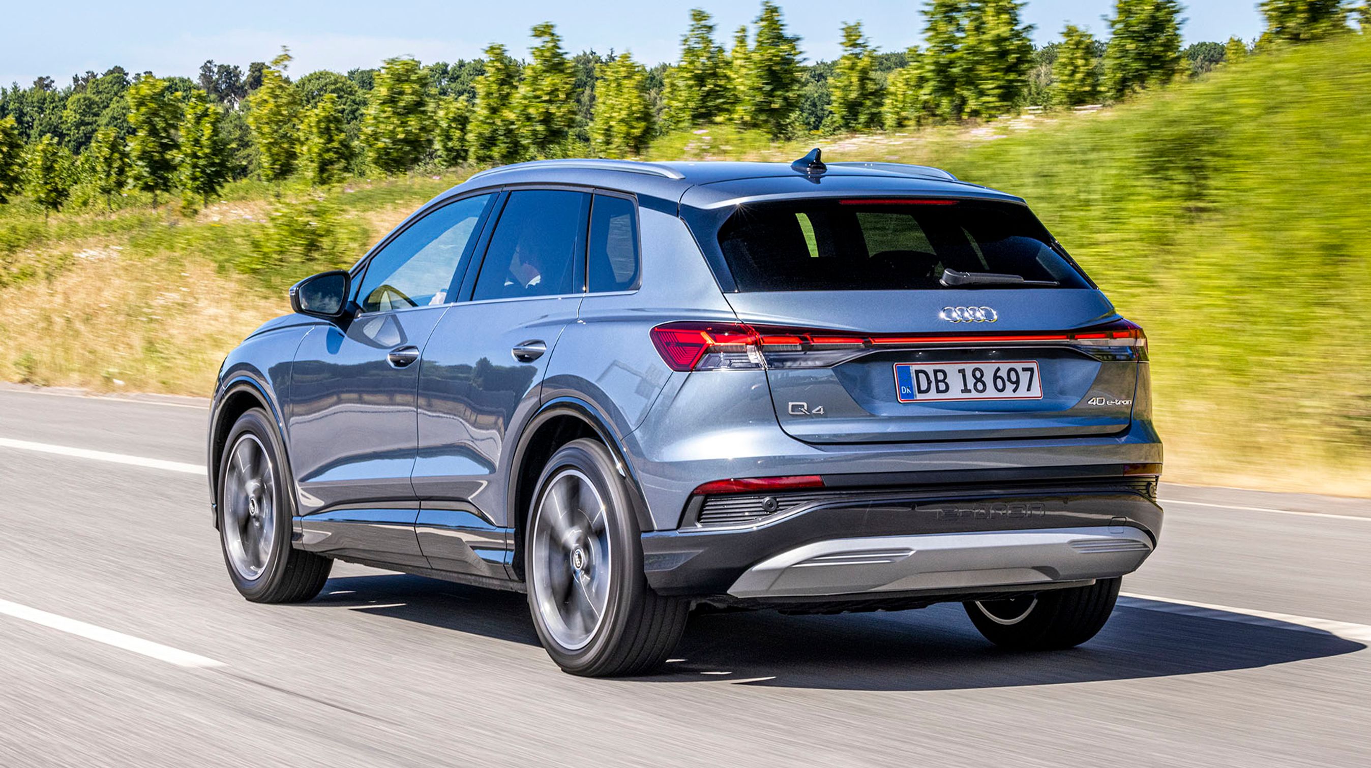 Seks centimeter er Q4 kortere end Skoda Enyaq, og det gør den har et lidt mindre bagagerum og marginalt mindre benplads på bagsædet. 