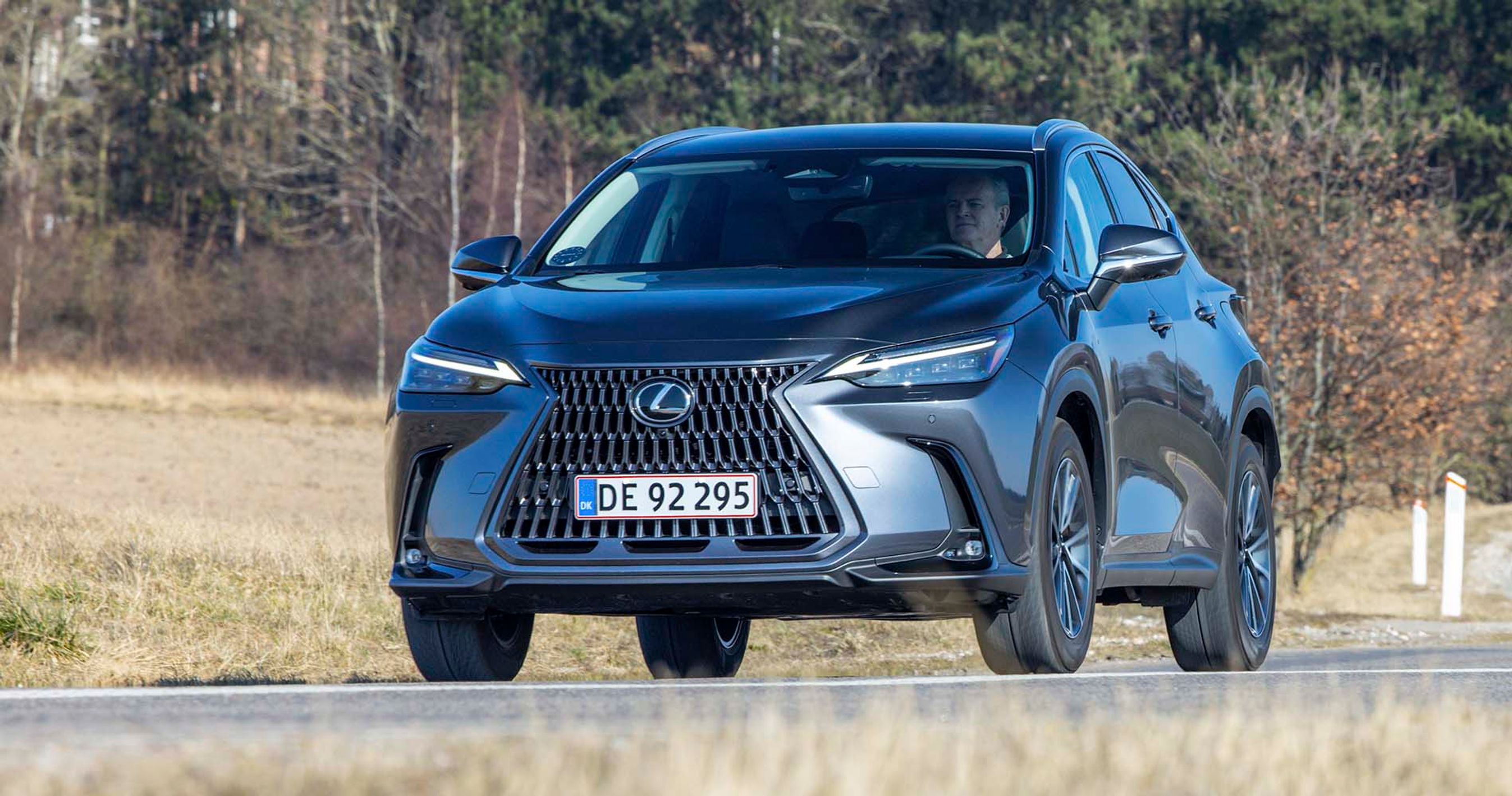 Lexus NX 450h set forfra