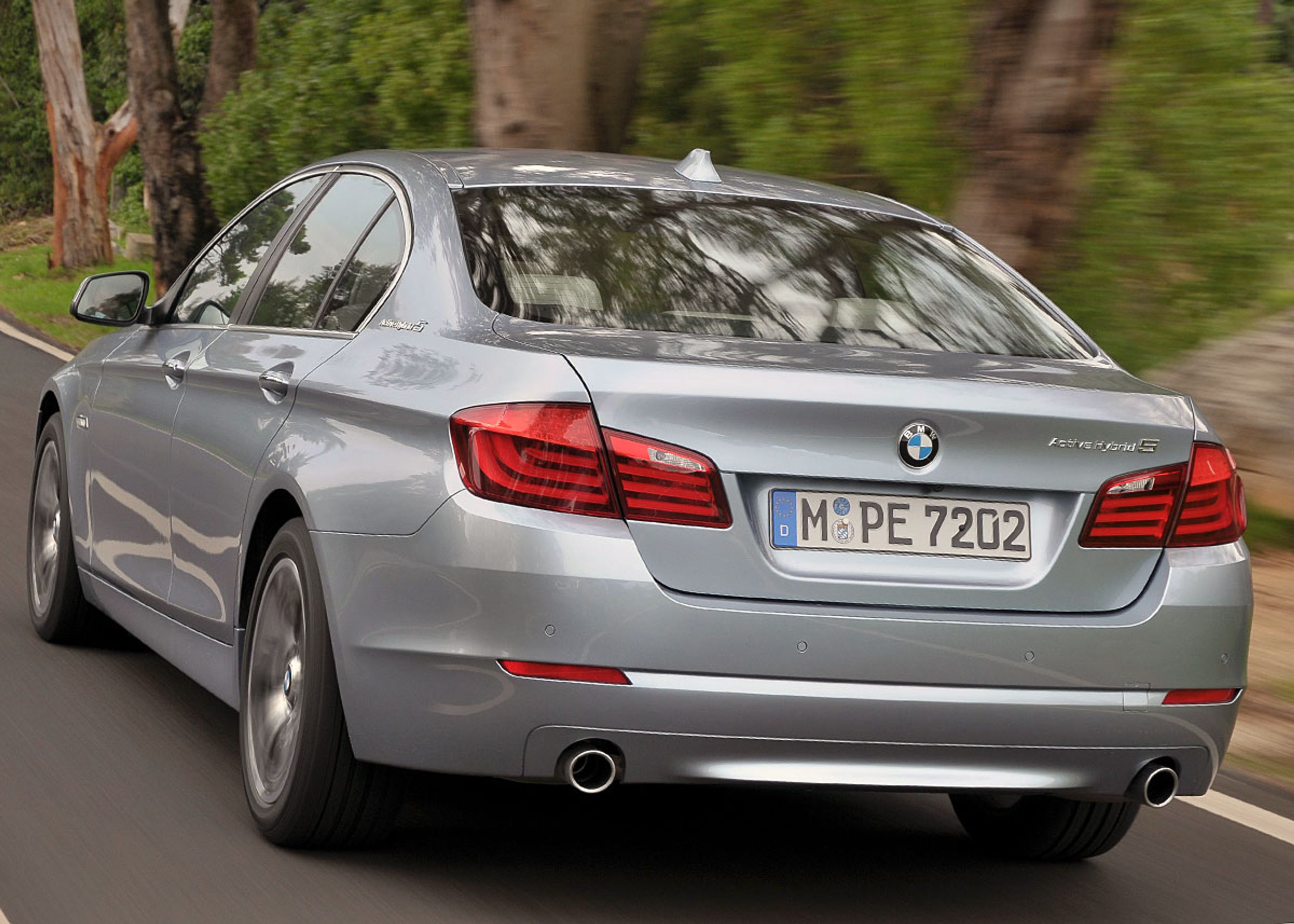 BMW Active Hybrid 5 har bevaret benzinudgavens dobbelte udstødningsrør.