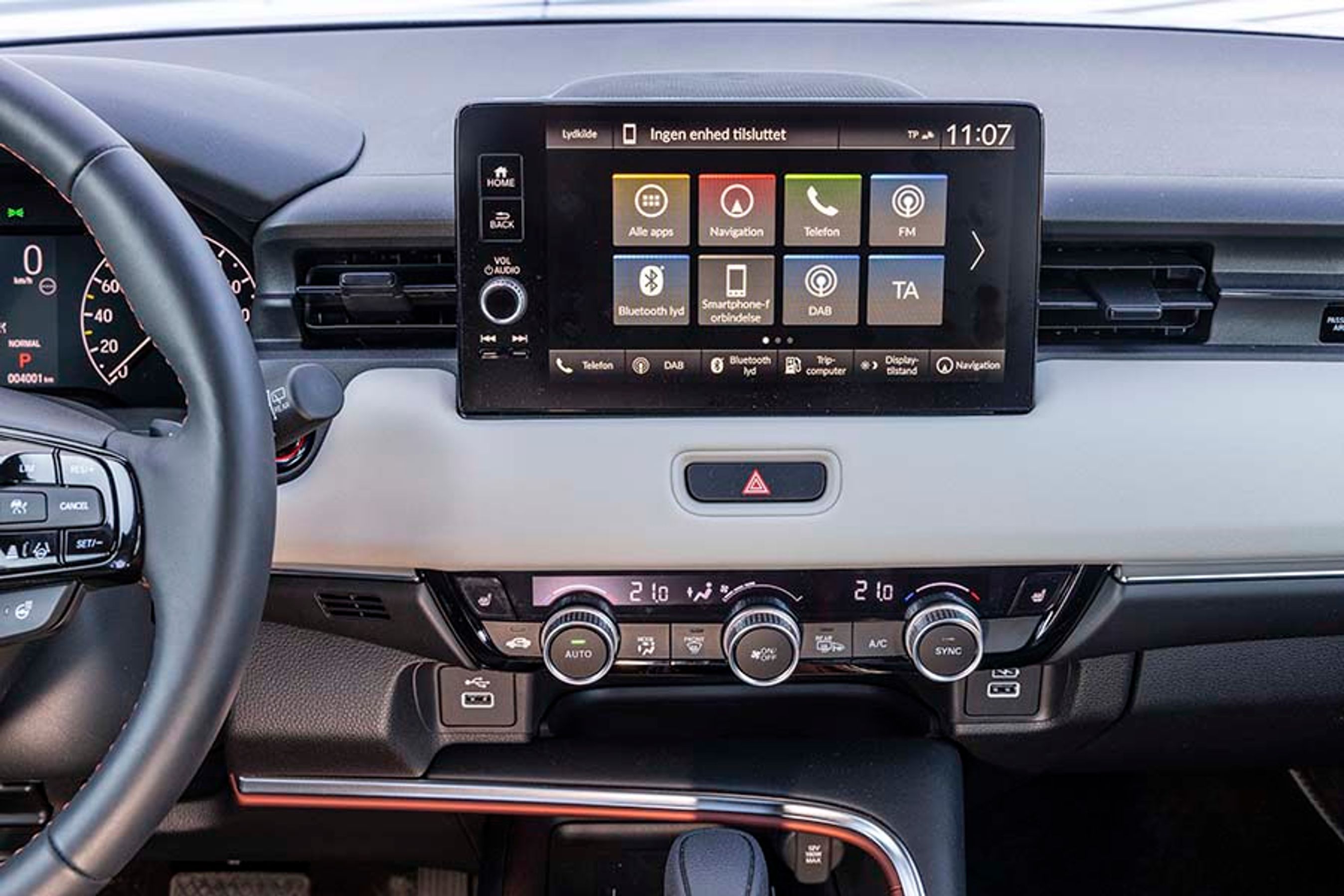 Infoskærmen fungerer intuitivt og sidder godt placeret midt på instrumentbrættet.