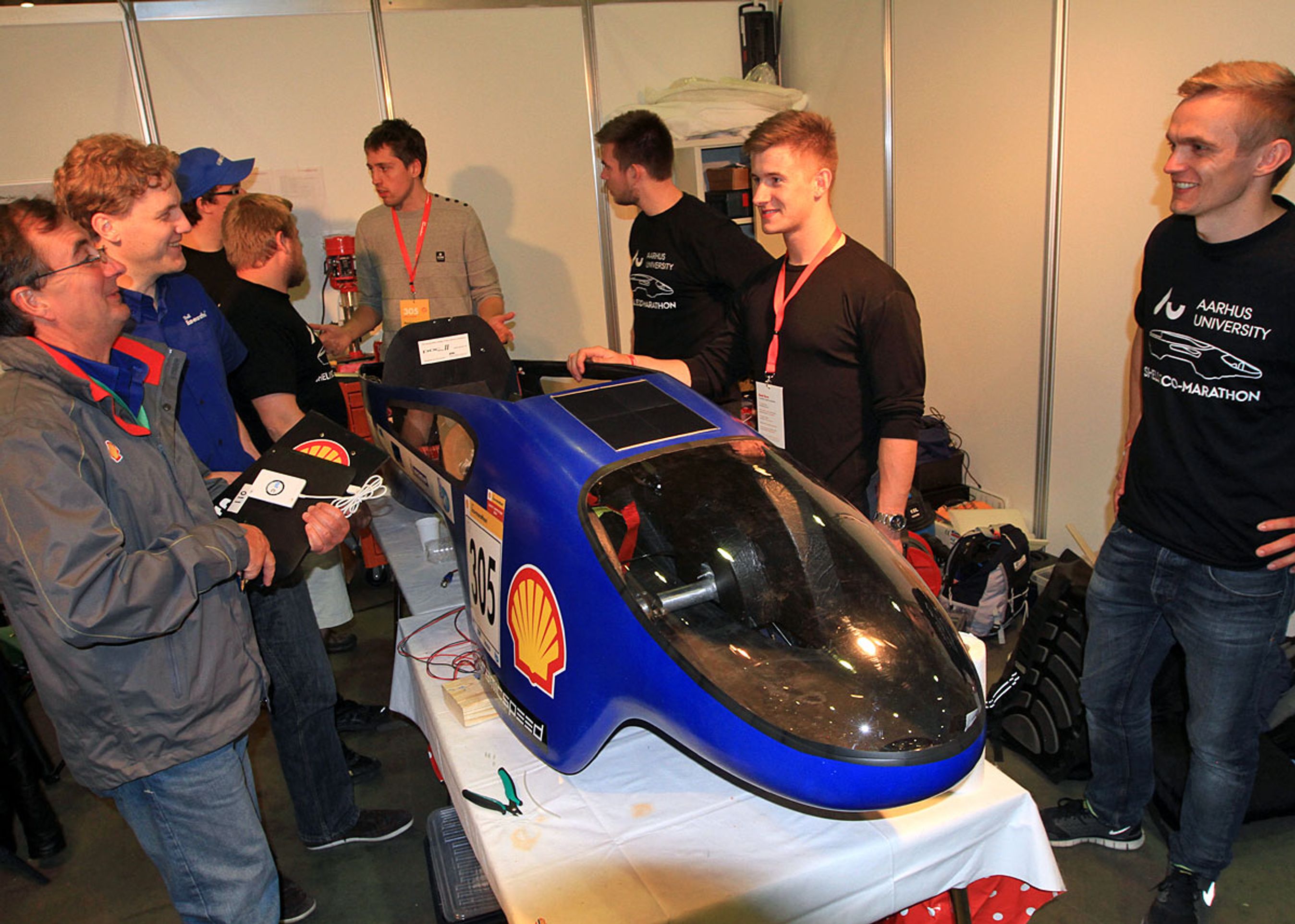 Humøret var højt hos Aarhus-holdet. Selv om Universitetet kun deltager for anden gang, virkede bilen ret fint.