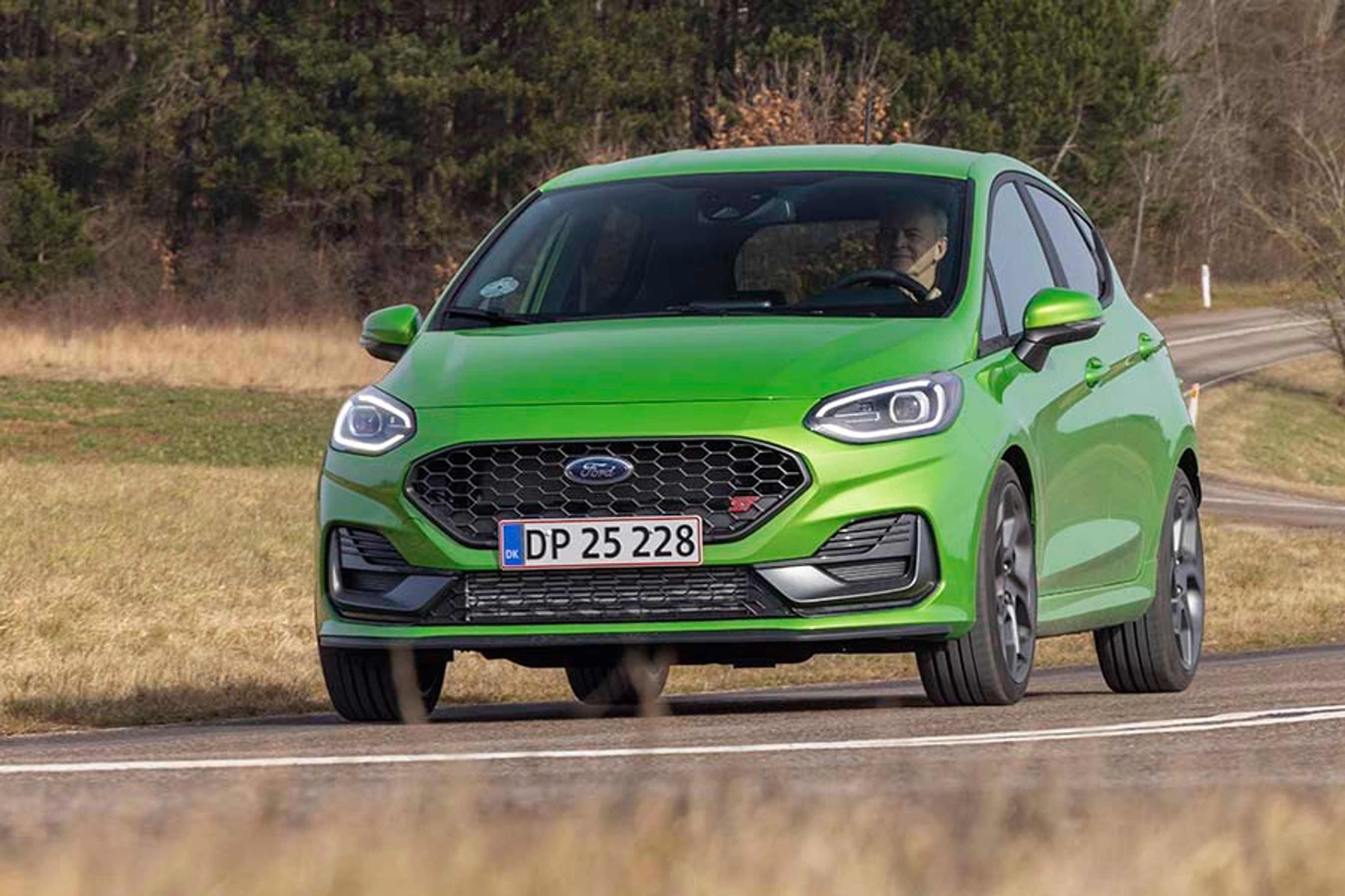 LED-forlygter er standard på ST-X-varianten af Fiesta, og de har samtidig et pænt LED-kørelys.