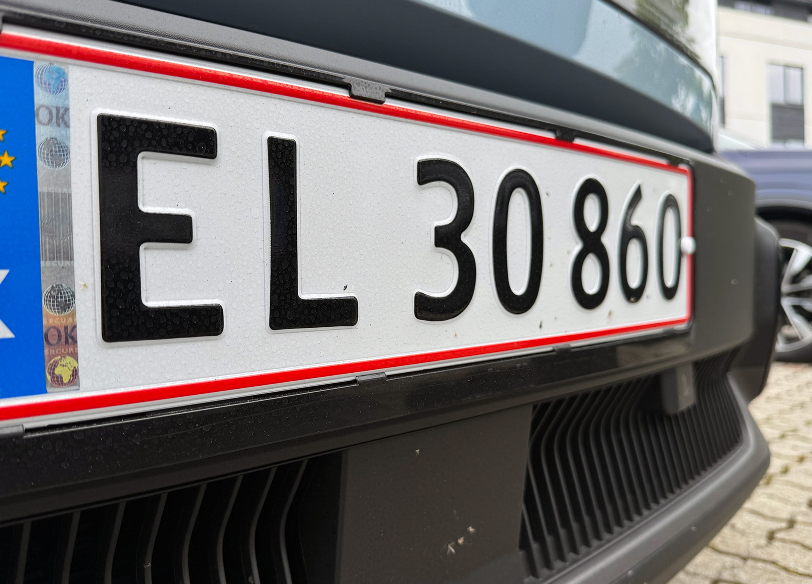 Nummerplade med bogstaverne EL.