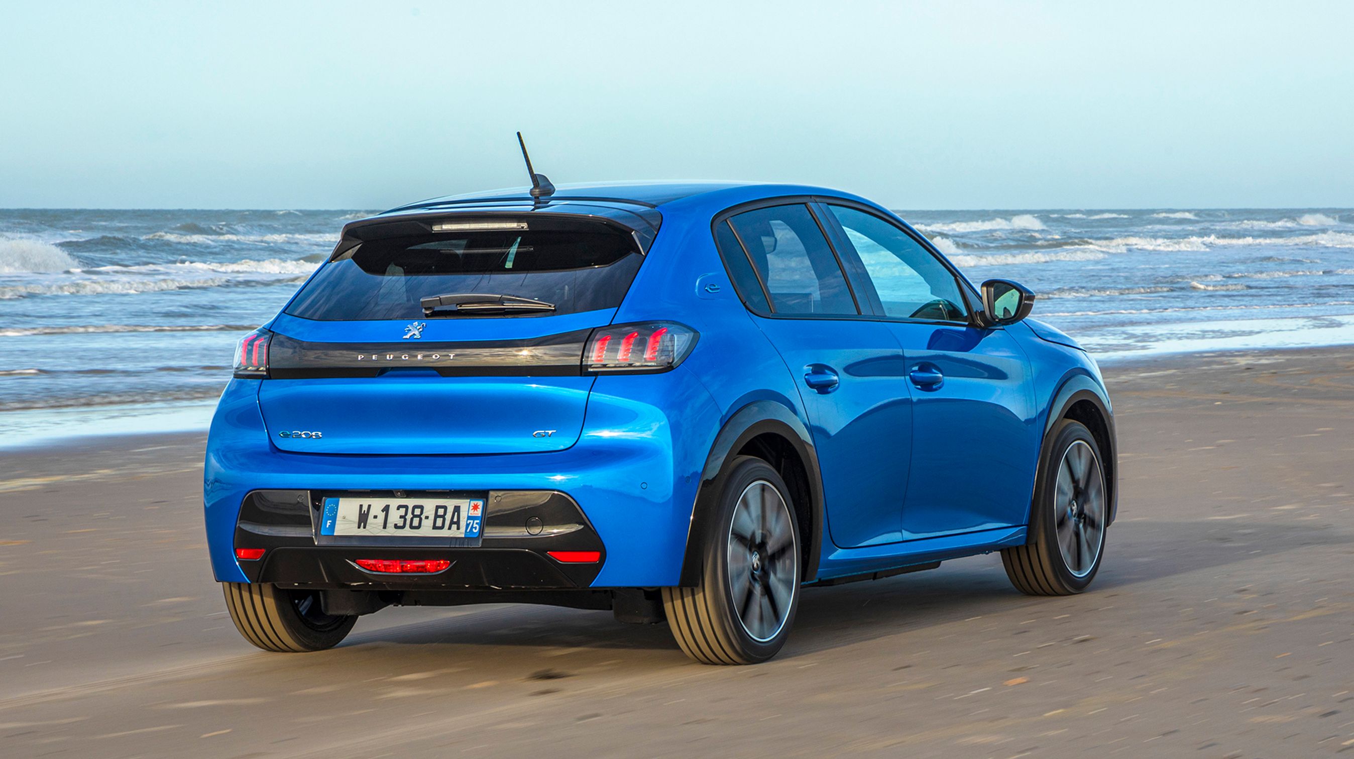 Peugeot e-208 kommer kun i denne femdørs udgave.