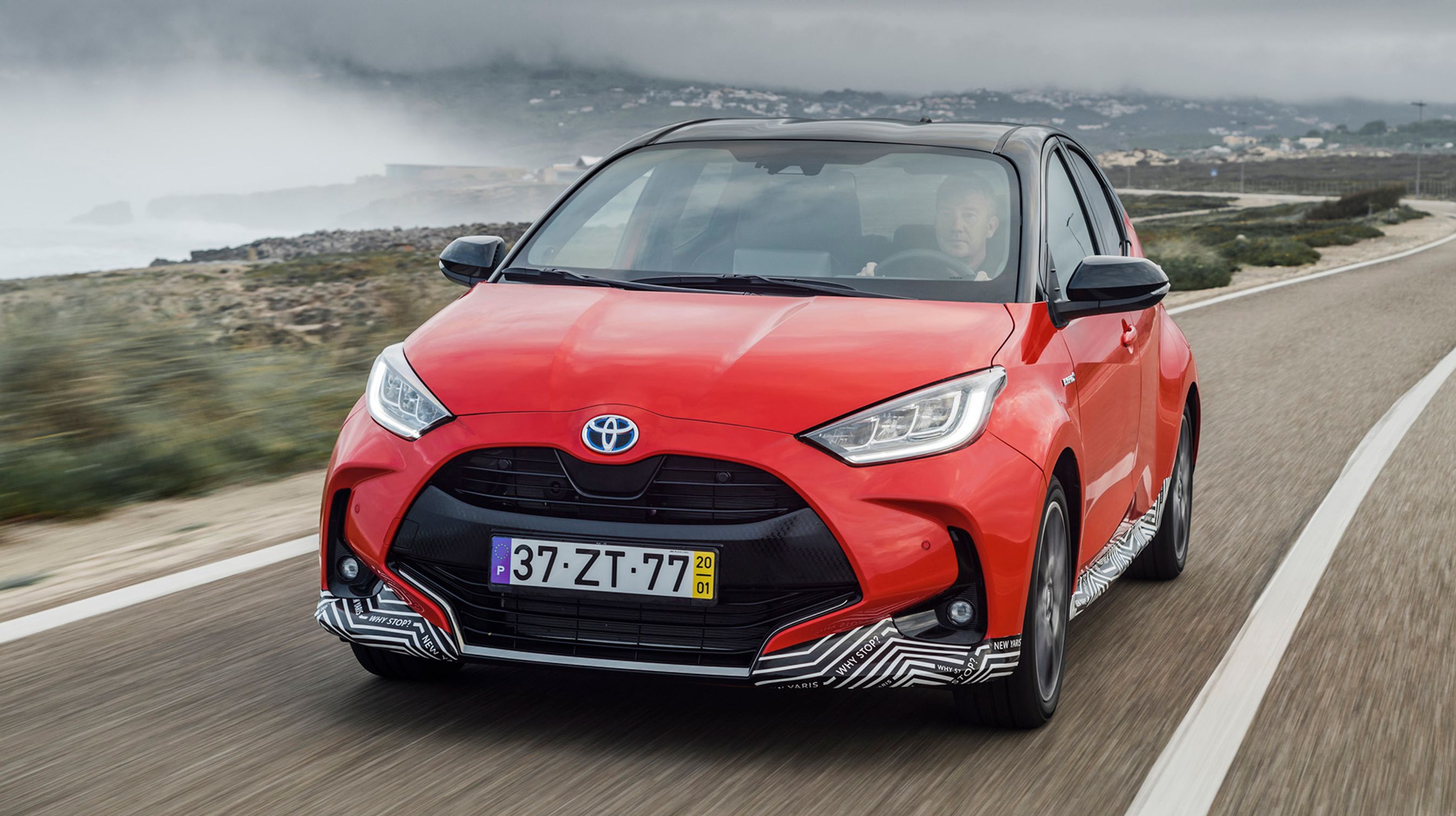 Toyota Yaris kommer til sommer i sin fjerde generation. Alt er nyt, og også hybridteknikken er ny, Vi har her prøvet den i en let maskeret udgave.