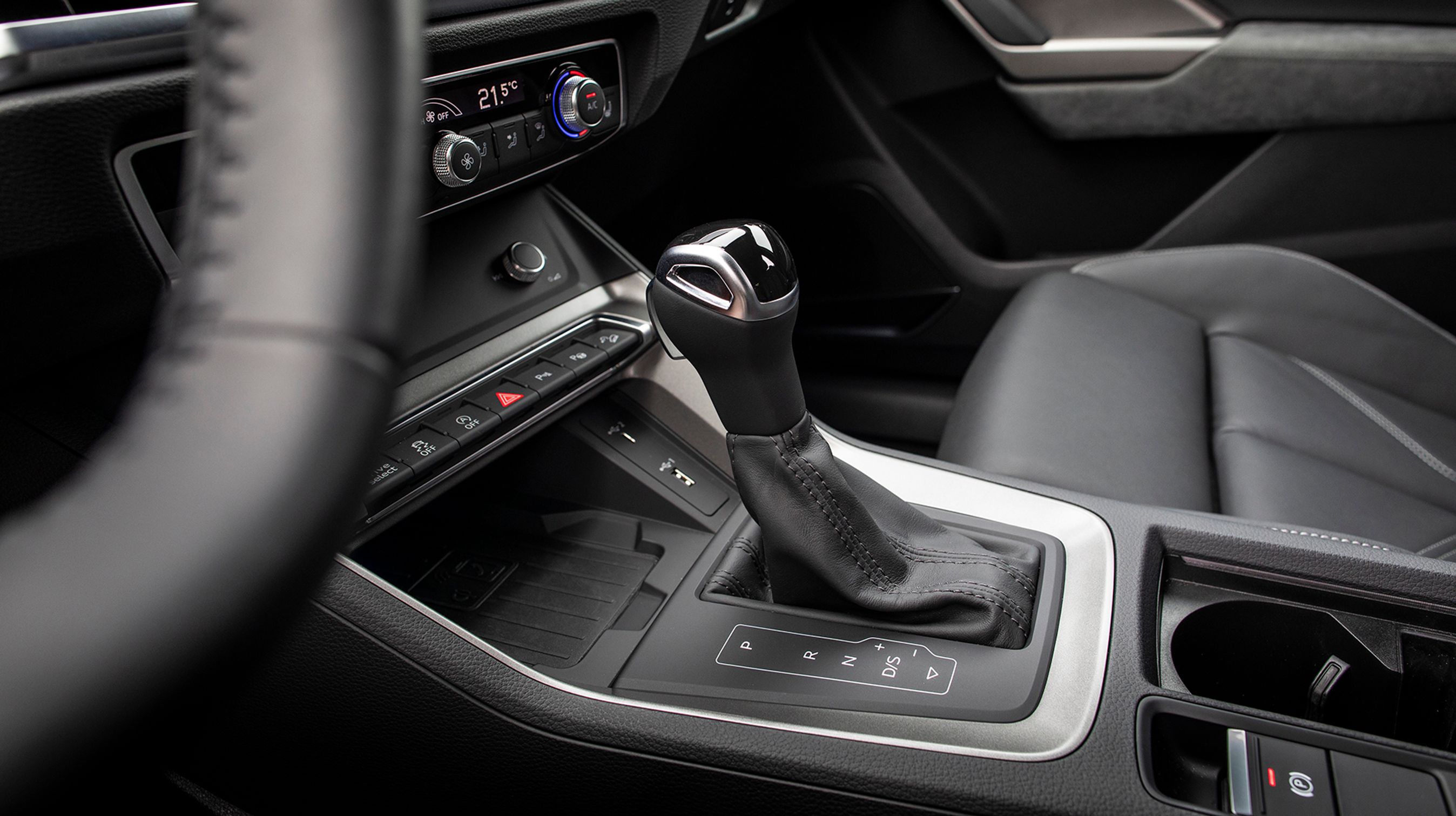 Automatgear er udbredt på de fleste motorvarianter, men du kan også få Q3 Sportback med manuelt gear. Der er tale om S-tronic dobbeltkoblings-gearkasser i alle tilfælde. 