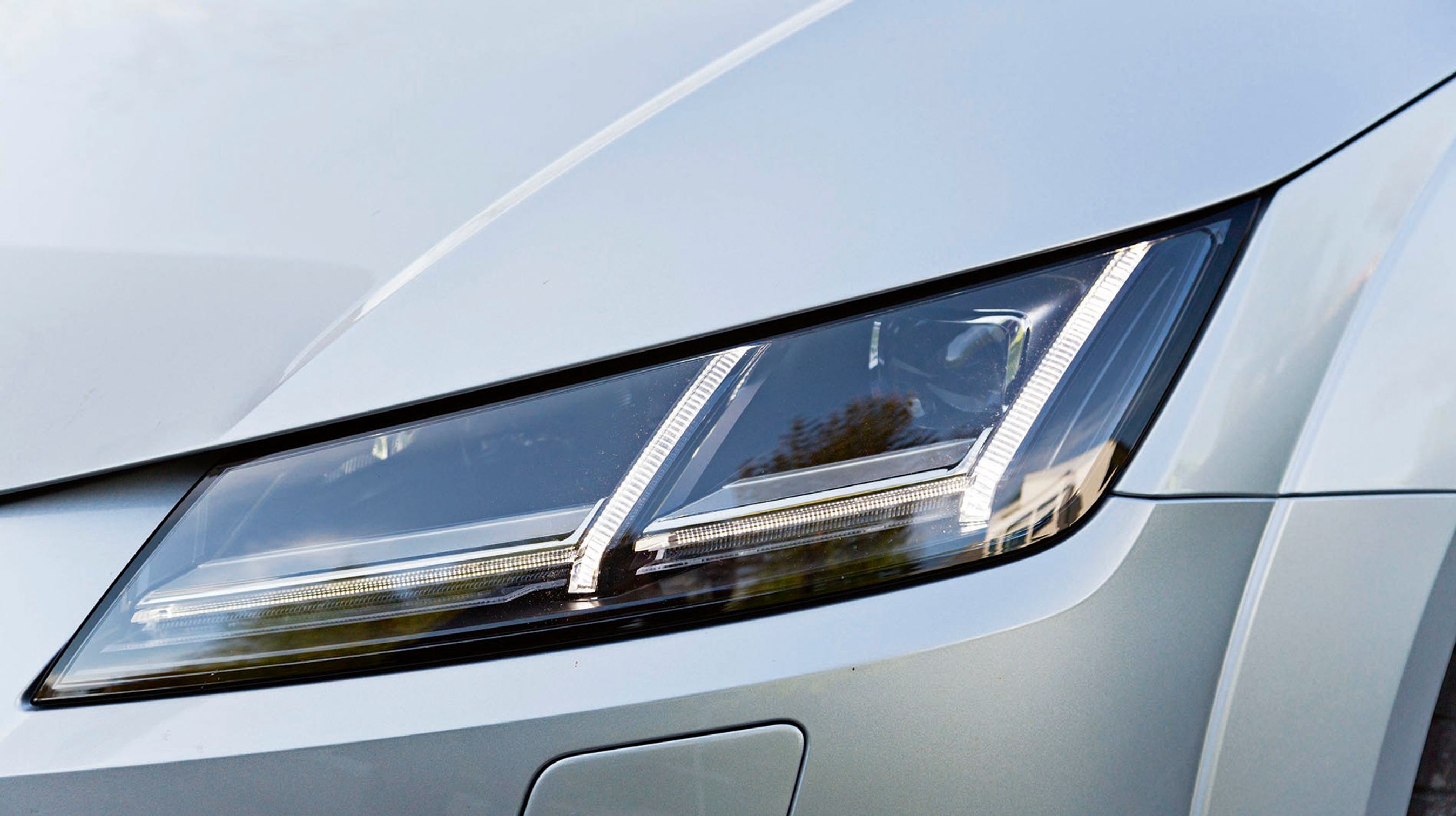 Xenonlygter er standard, men man kan tilkøbe statiske LED-lygter (billedet) til små 30.000 kr. eller de avancerede LED-matrix lygter til 52.000 kr.