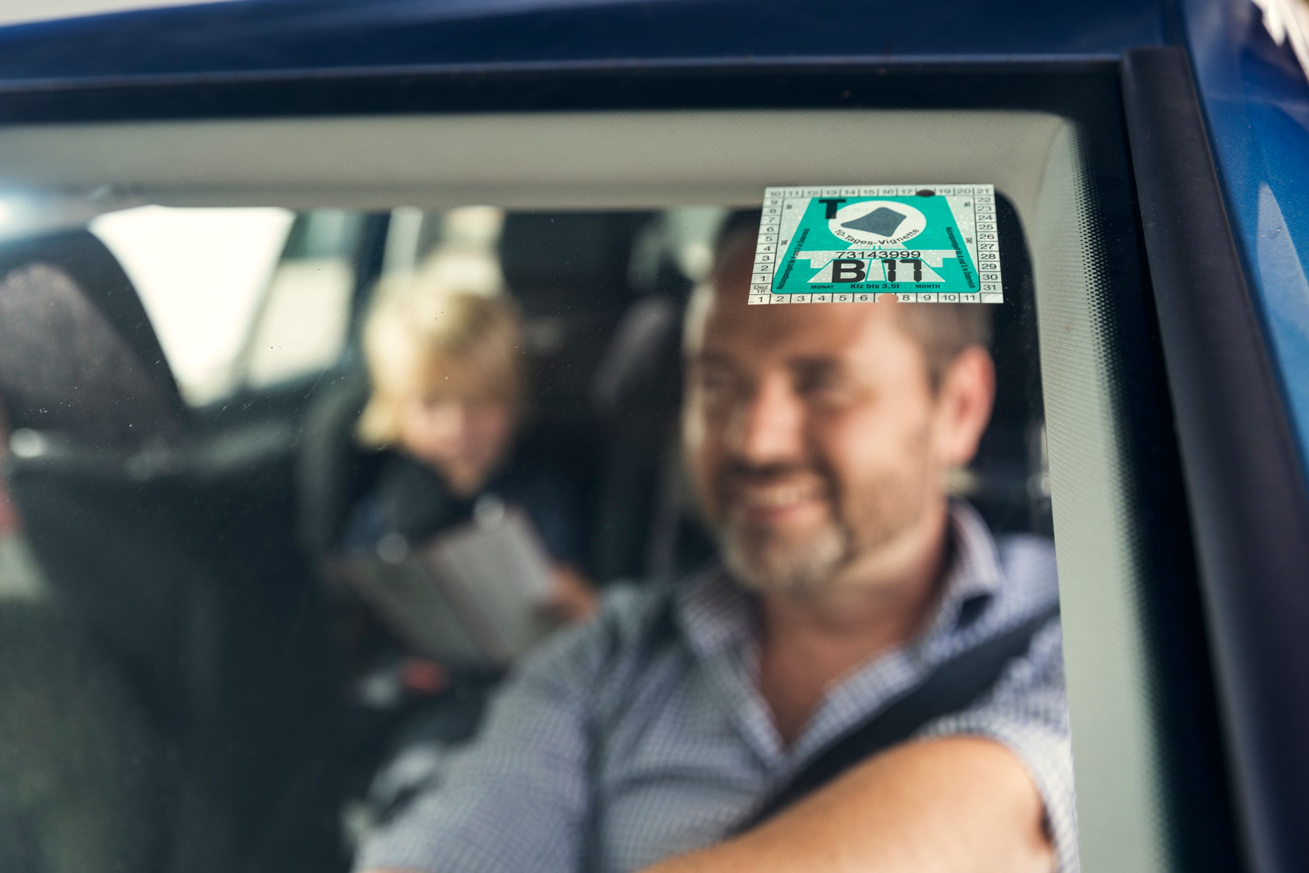 Bøderne for ikke at have et gyldigt motorvejsmærke er i flere lande over 100 Euro.