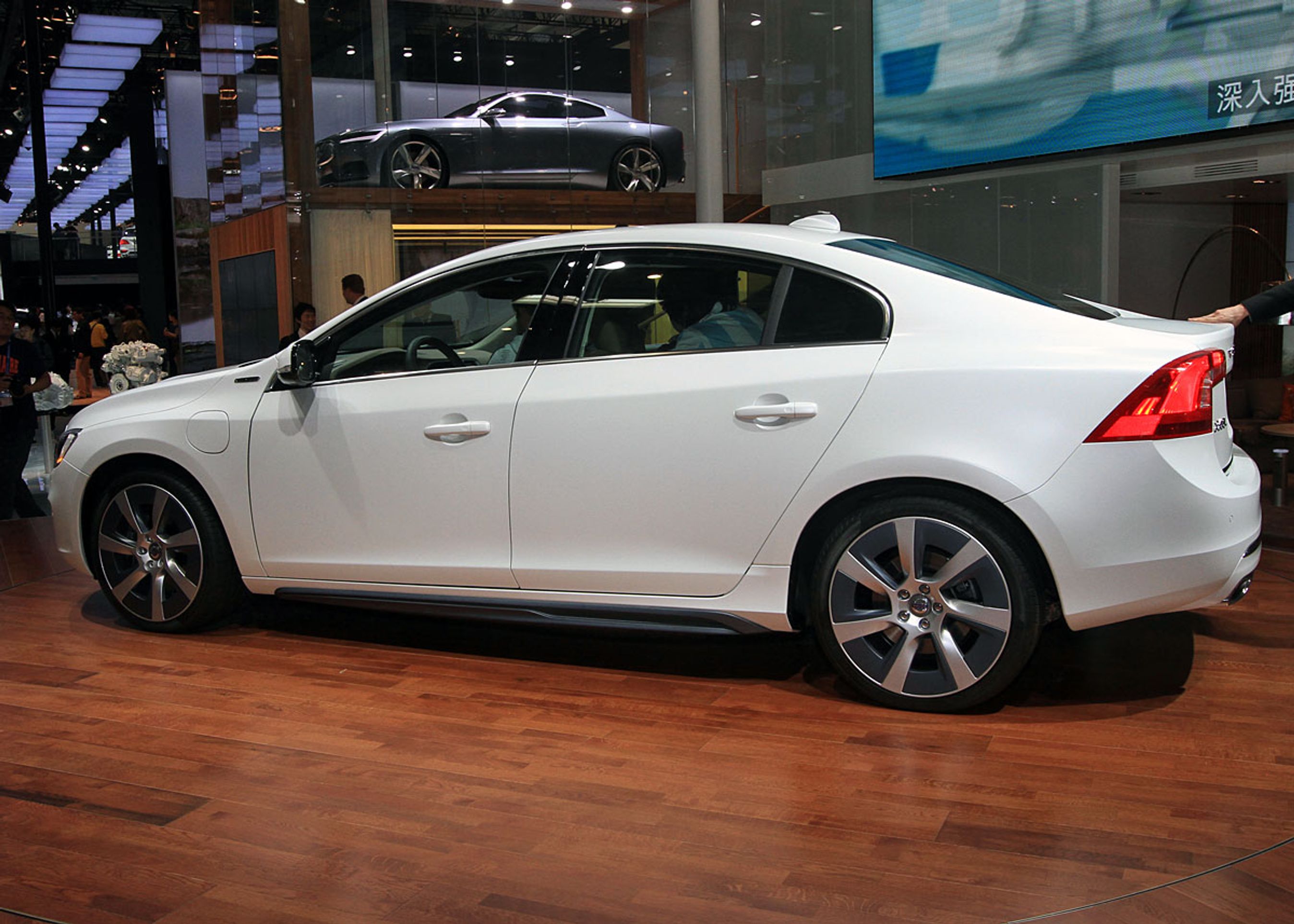 Den kinesisk byggede udgave af S60 har en forlænget akselafstand på otte cm, der alle kommer bagsæde-passagererne til gode.