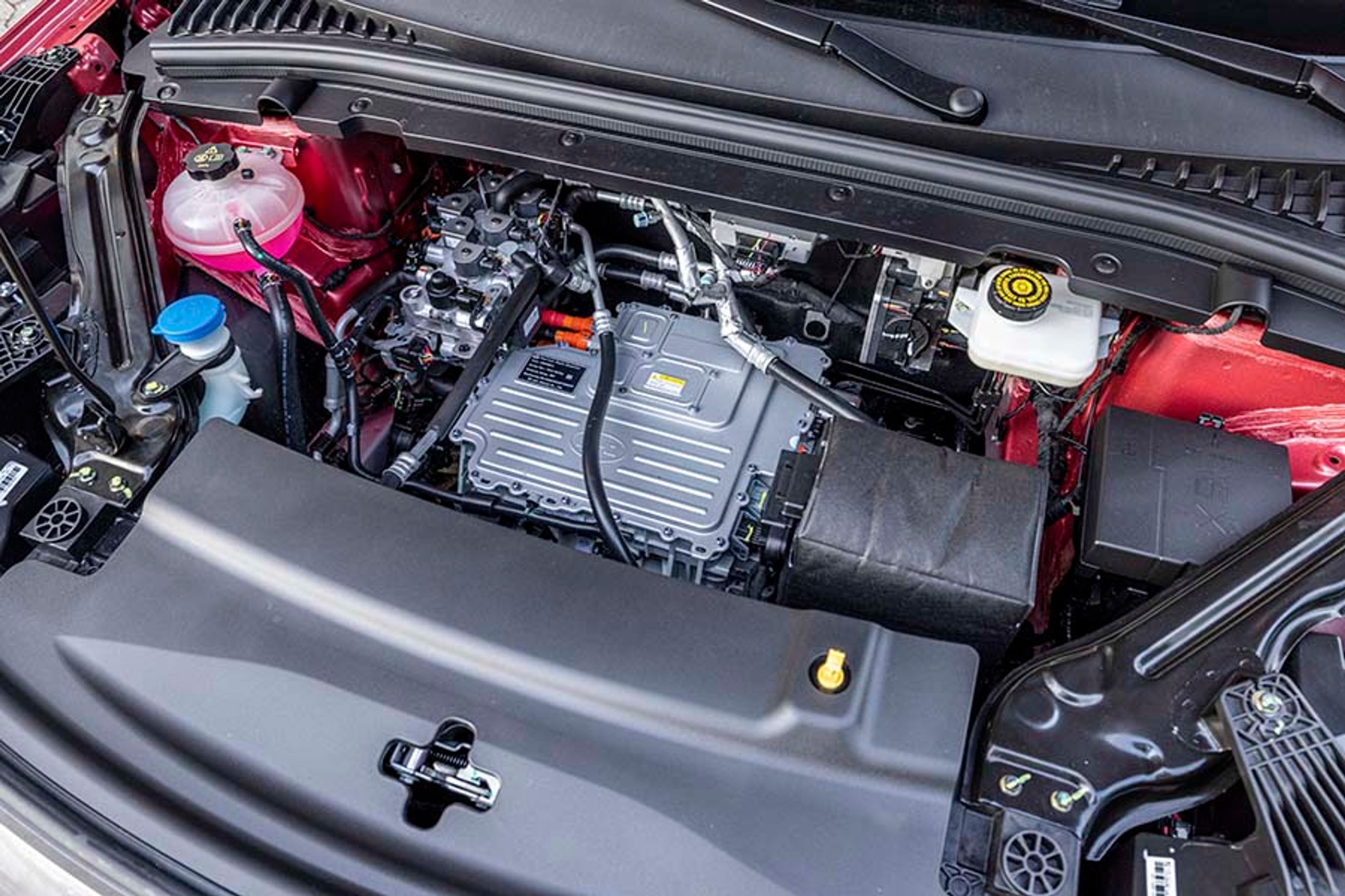 Atto 3 har forhjulstræk, men selvom der er god plads i motorrummet, er der desværre ikke en frunk til ladekabler.