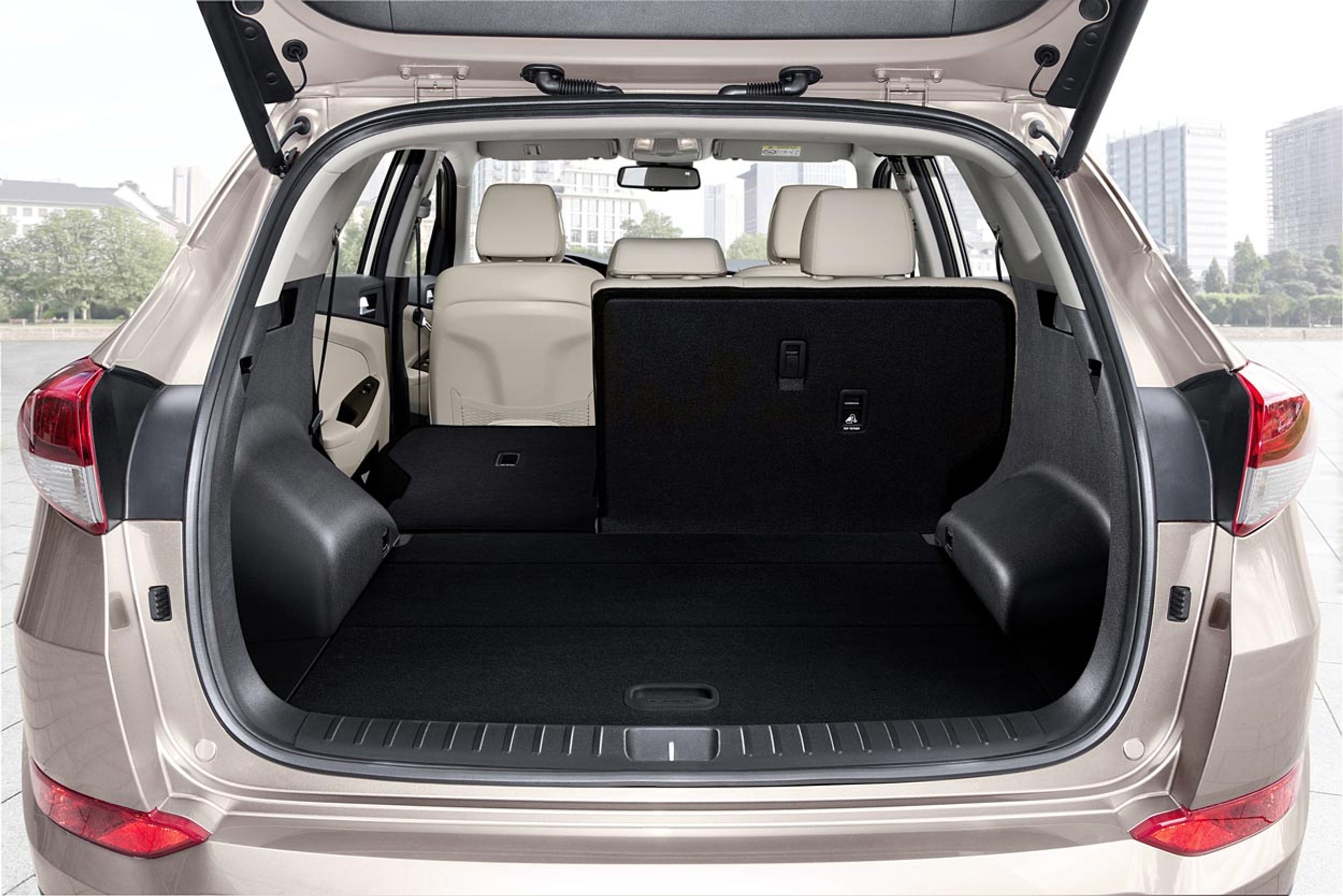 Bagagerummet er vokset med næsten 50 liter til 513 liter, hvilket er svarer til en mellemstor stationcar. Rummet er ifølge Hyundai 103 cm bredt på det smalleste sted.