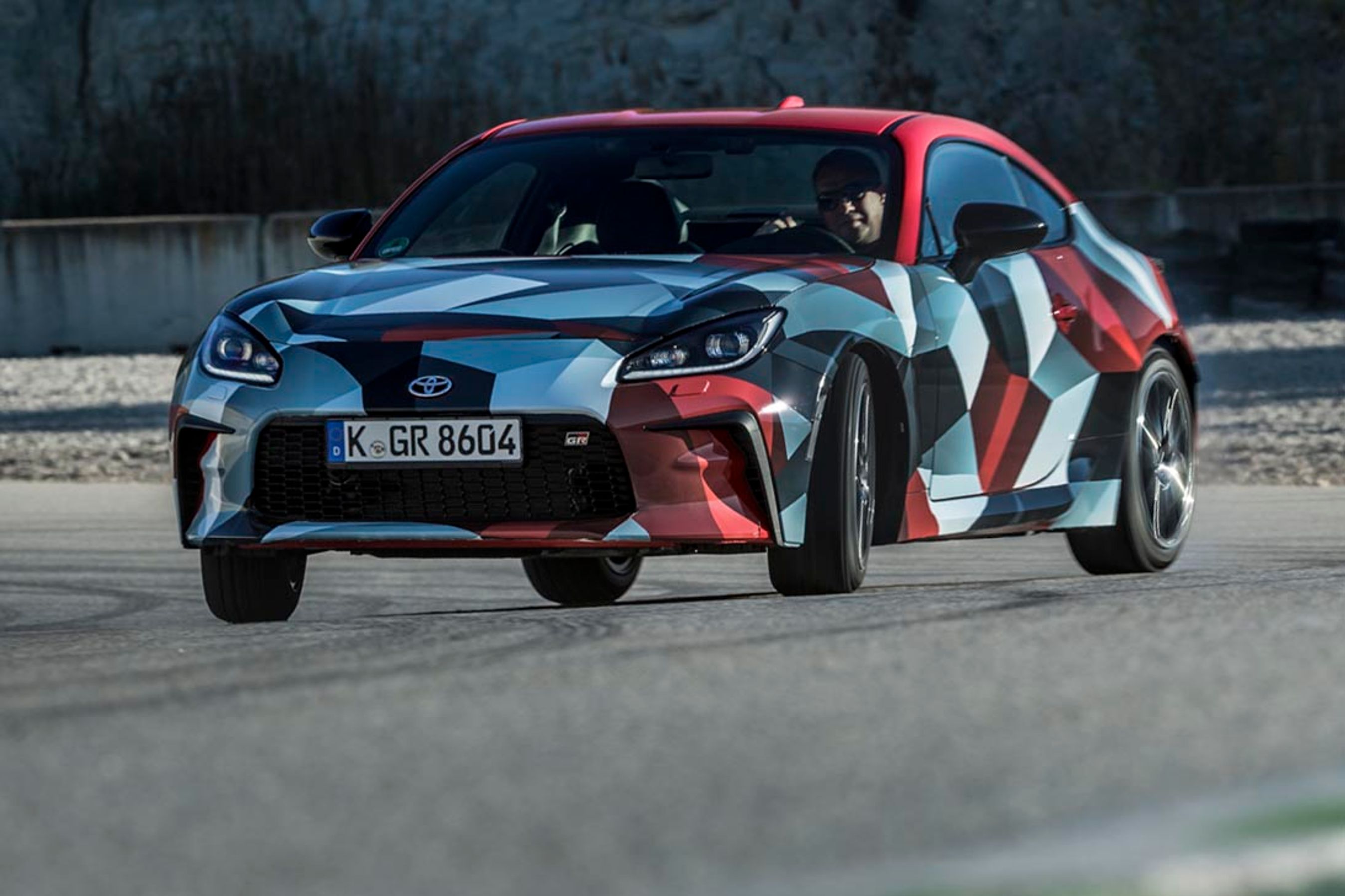 GR86 er glad for at køre sidelæns. Den er skabt til det. 