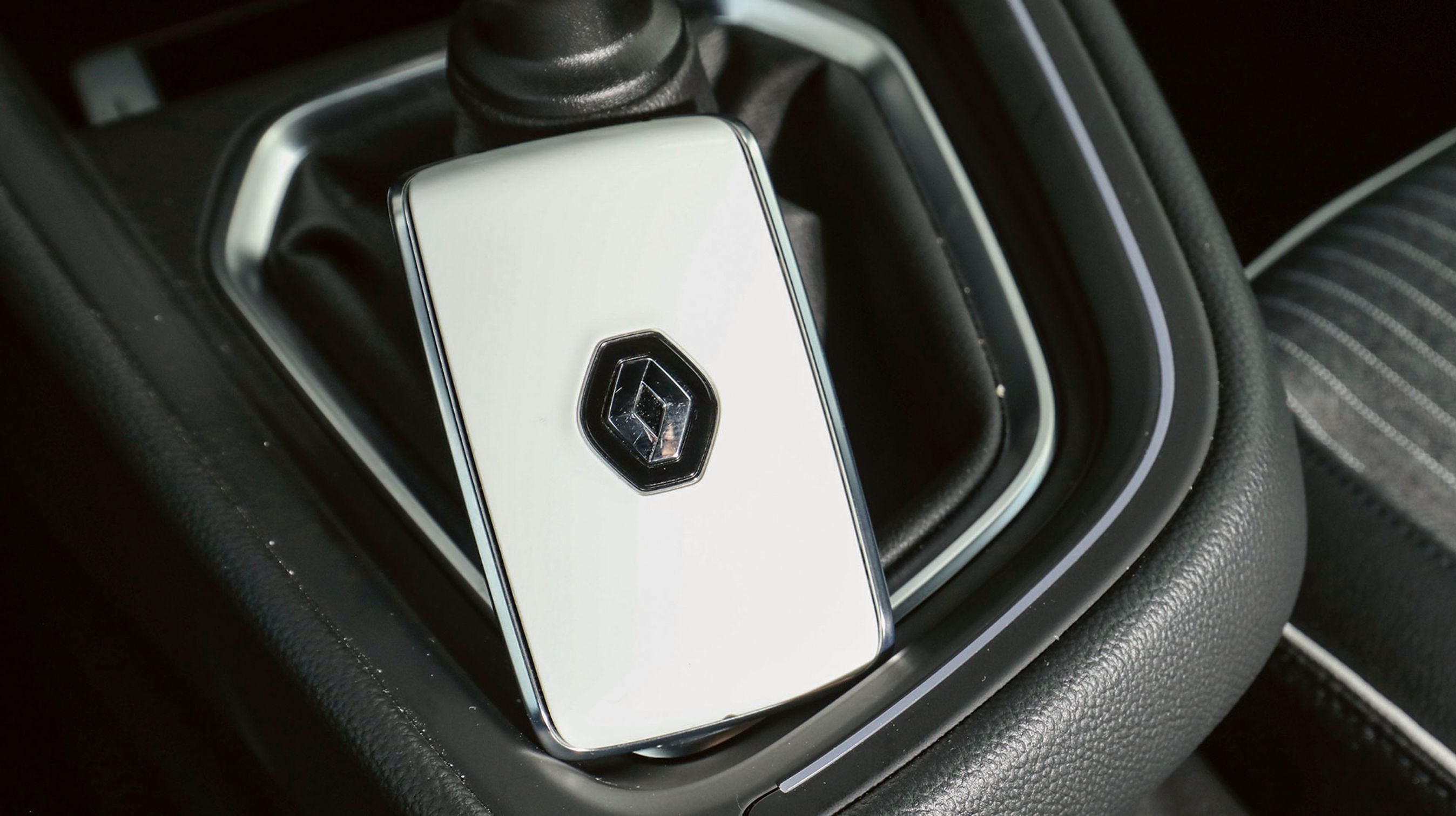 Der er nøglefri adgang til bilen og en startknap i stedet for en klassisk nøgle.