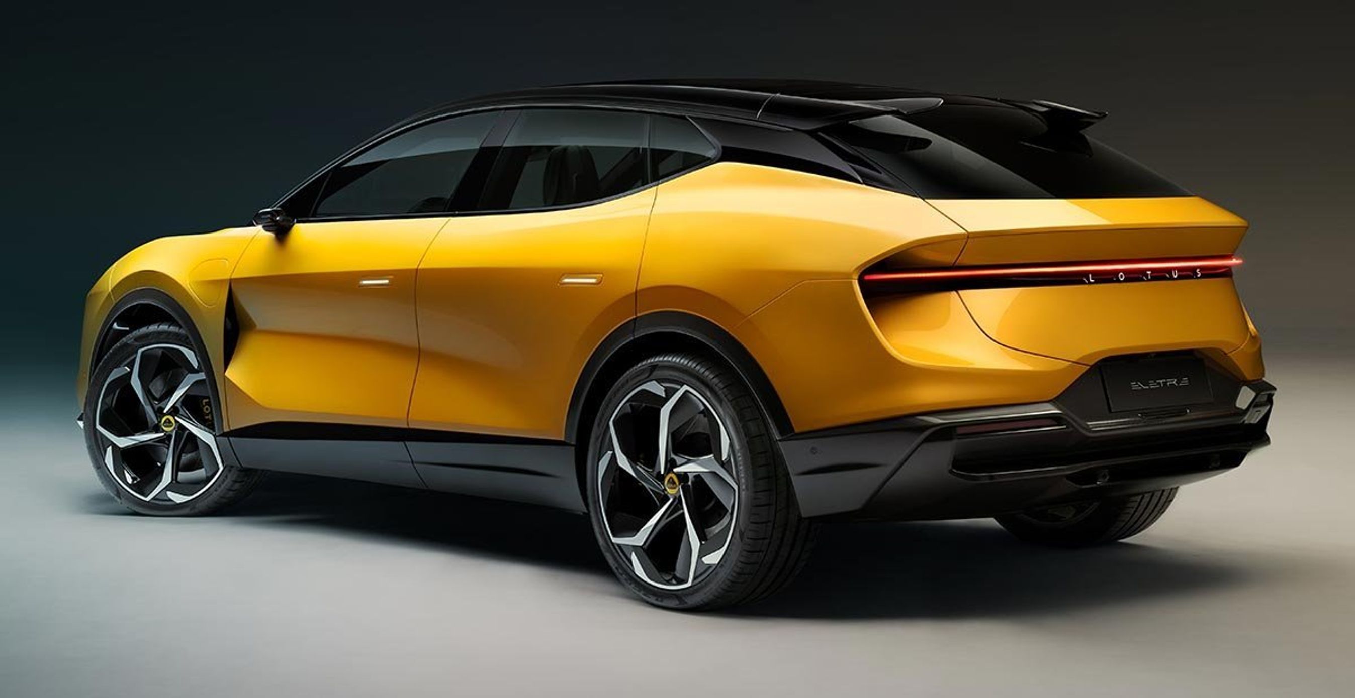 Lotus Eletre har usædvanlig formgivning, også bagfra.