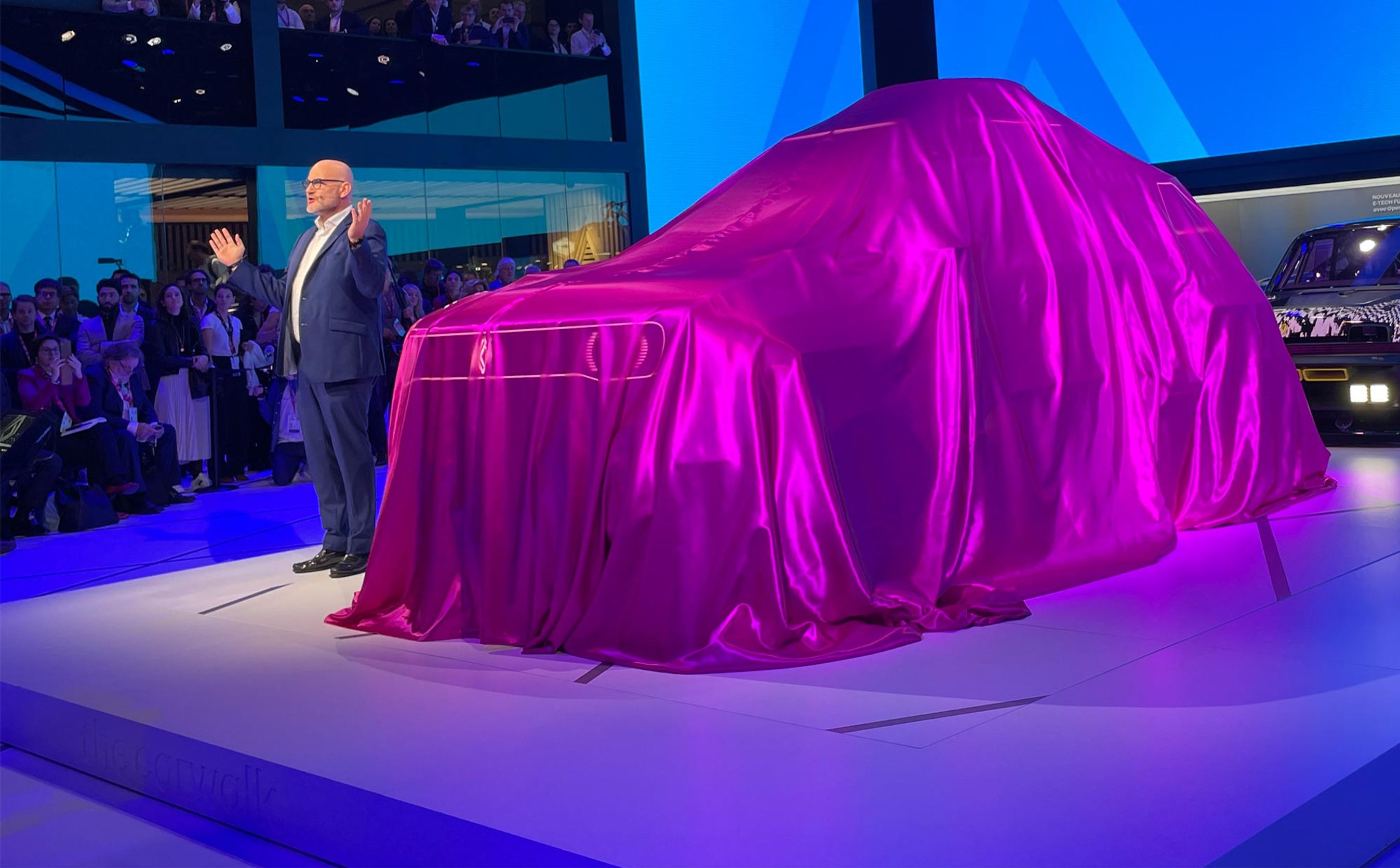 Verdenspremieren på Renault 4 som koncept. 